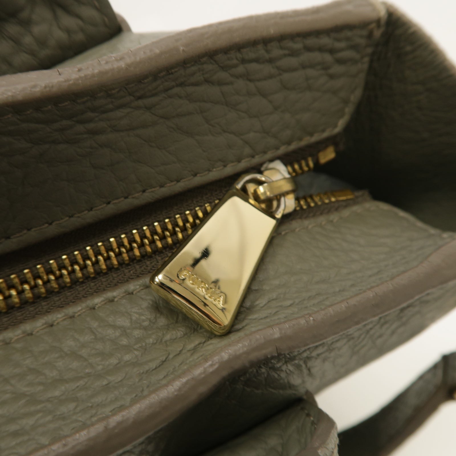 Furla 【激減優惠】牛皮皮革2 Way Shoulder Bag金扣手挽肩背兩用袋灰色