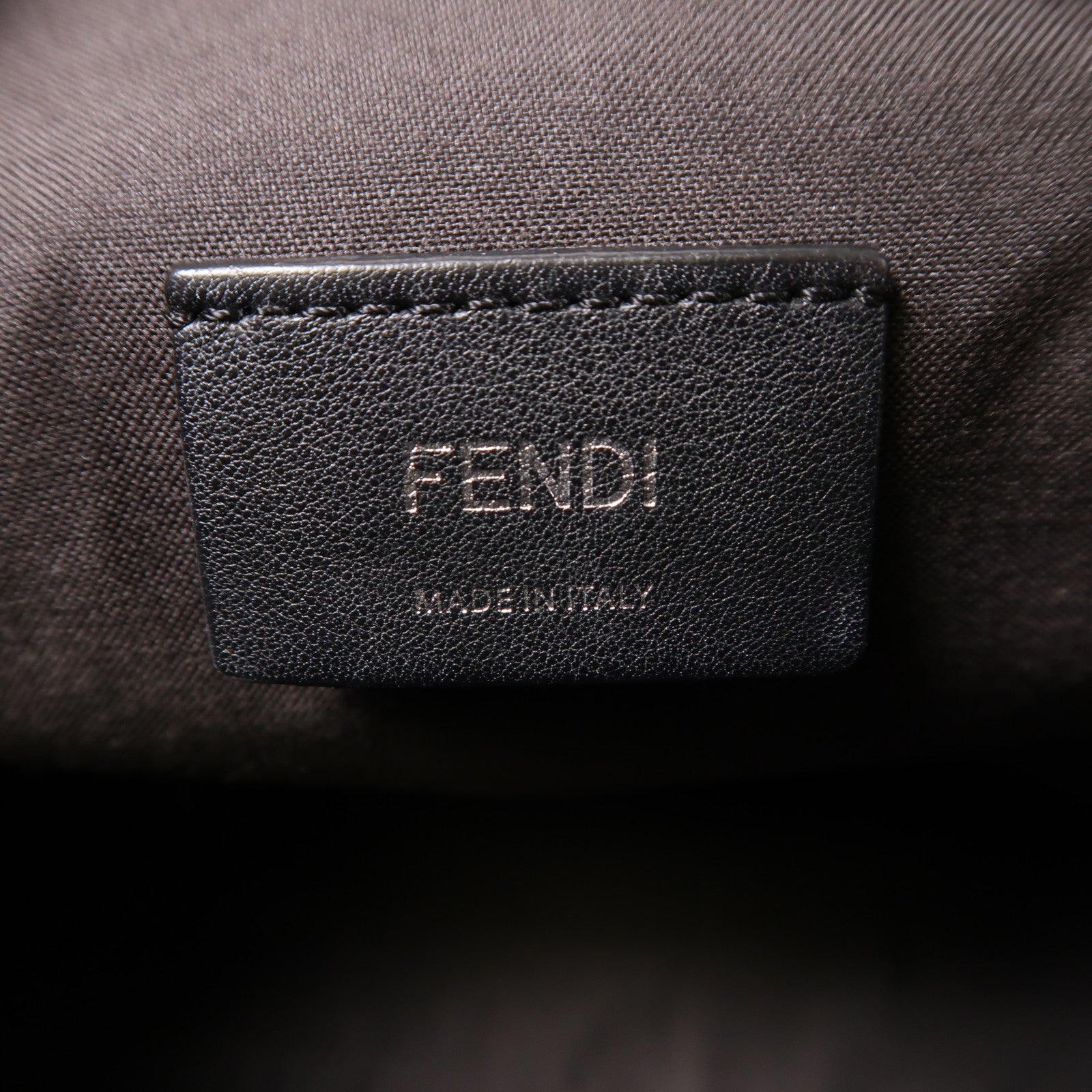 FENDI 牛皮皮革Backpack銀扣背包