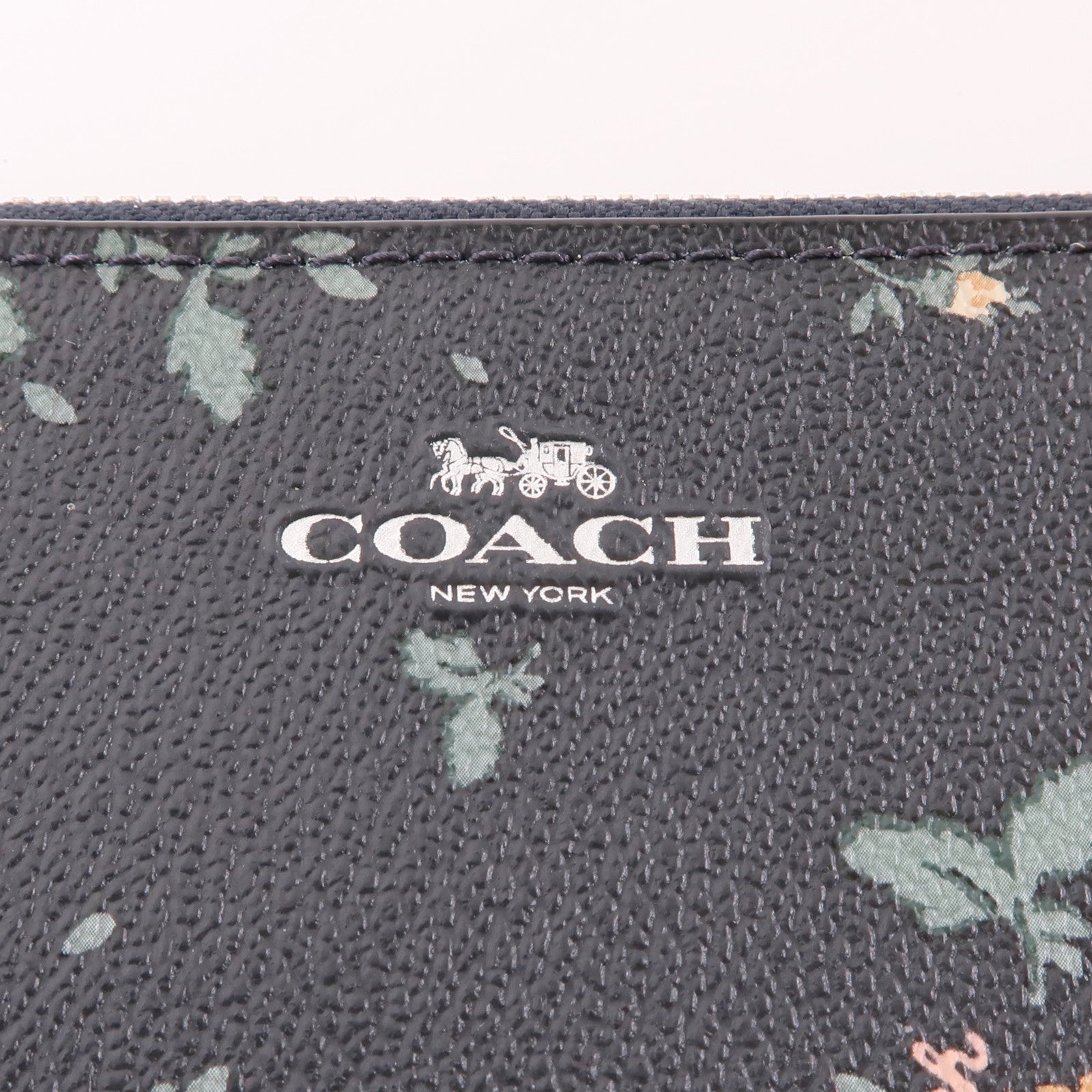 COACH 塗層帆布Pouch銀扣手拿包黑色