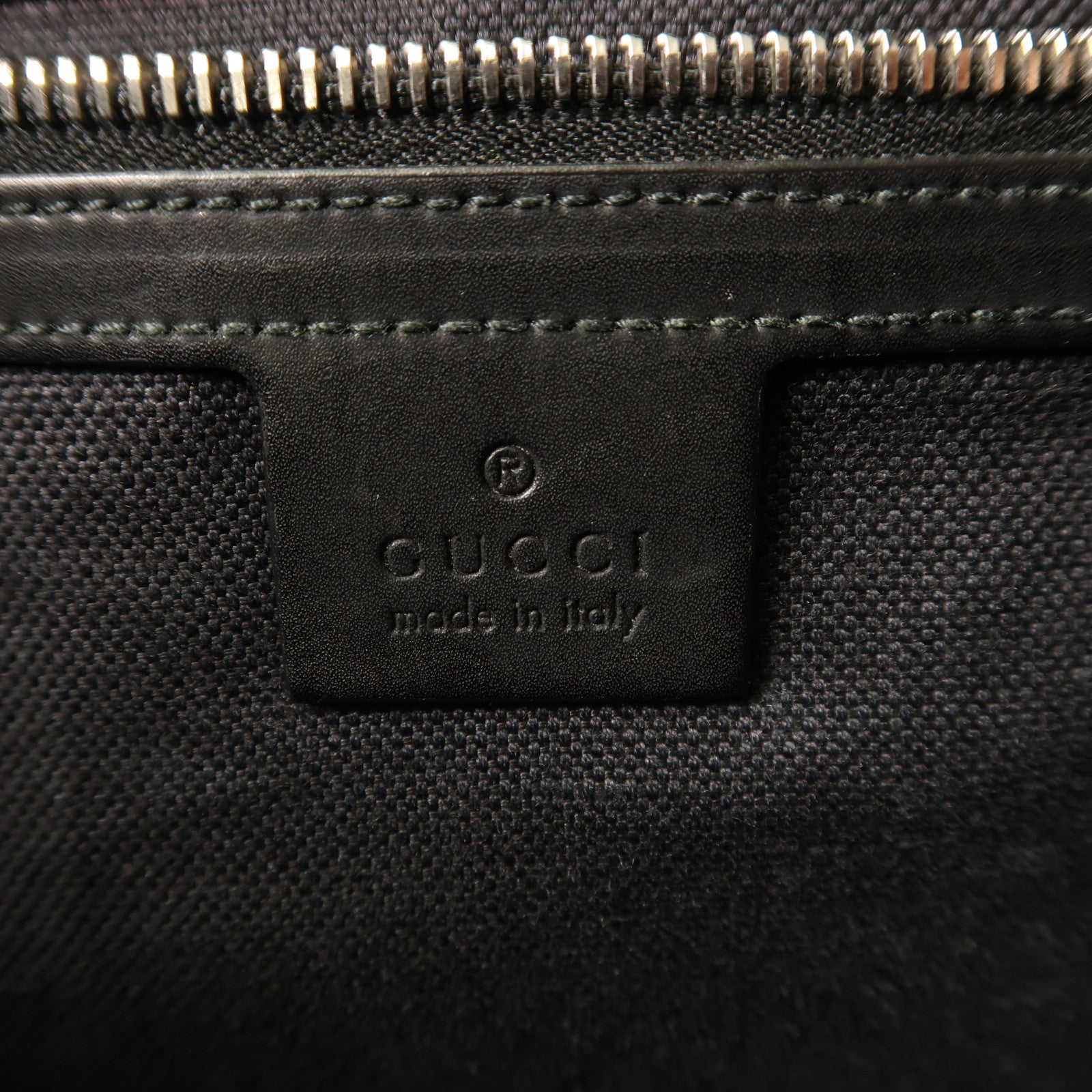 GUCCI 塗層帆布Messenger Bag銀扣肩背袋