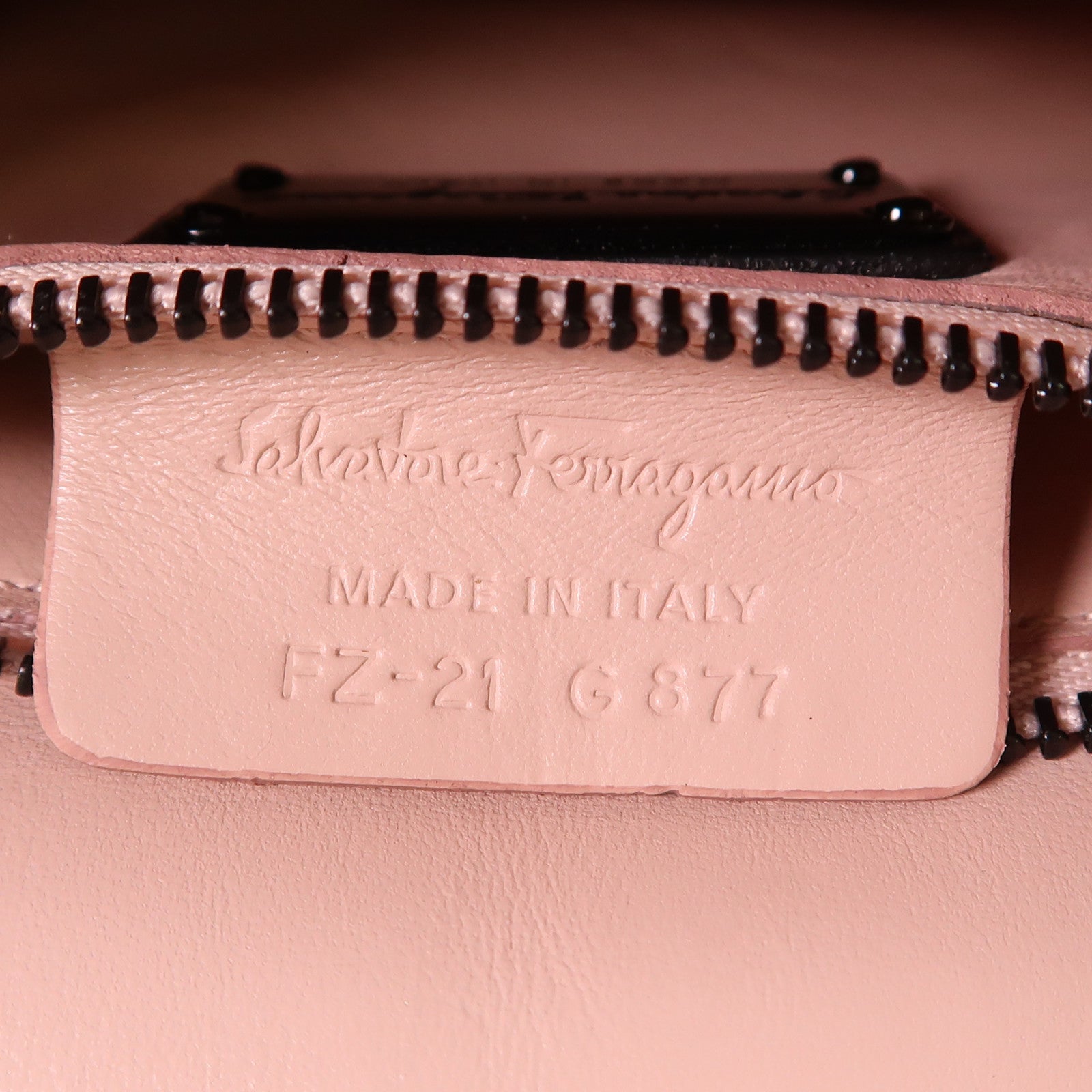 Salvatore Ferragamo 牛皮皮革Chain Shoulder鏈帶肩背袋