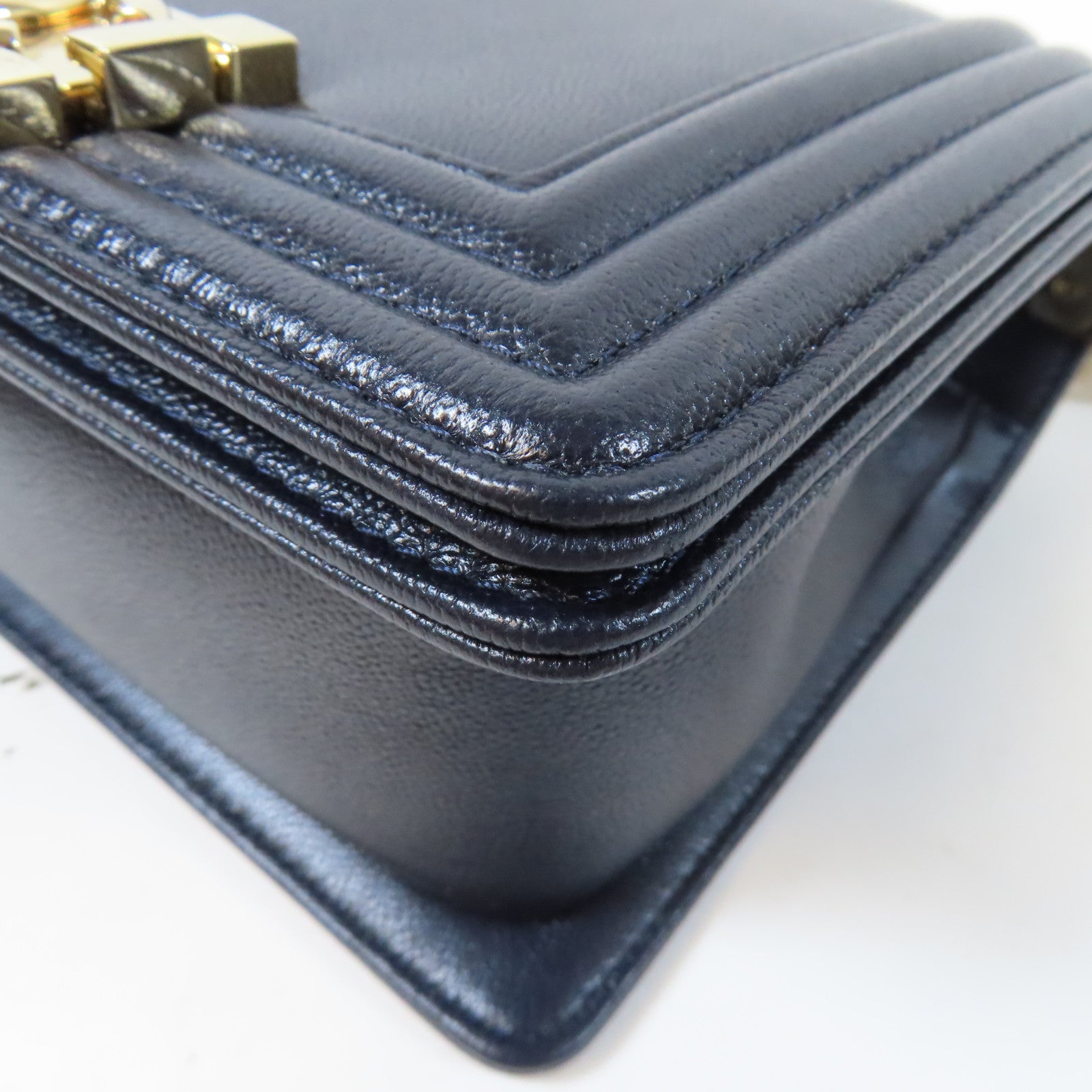 CHANEL Caviar皮革Mini Boy金扣肩背袋深藍色