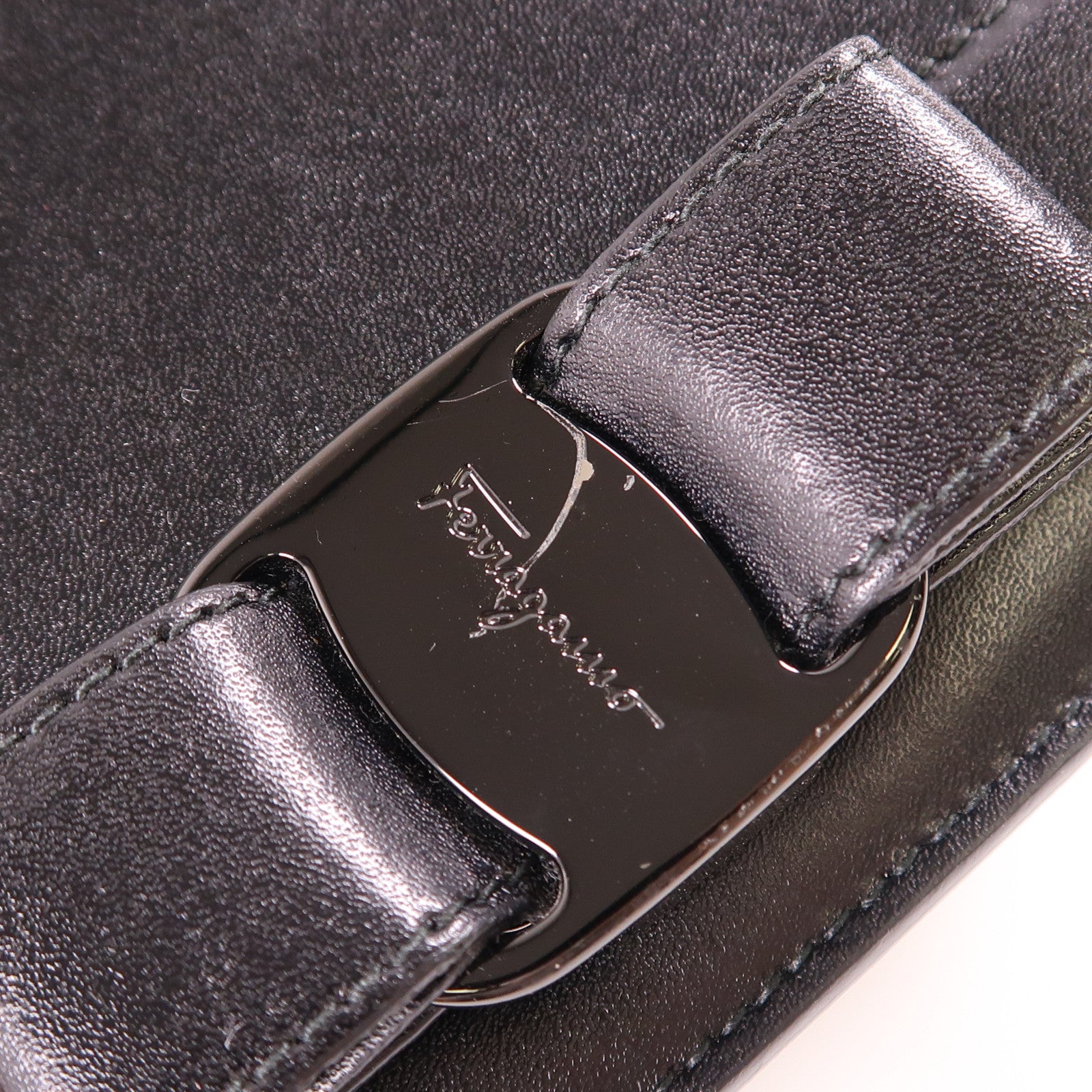Salvatore Ferragamo 牛皮皮革Chain Shoulder鏈帶肩背袋