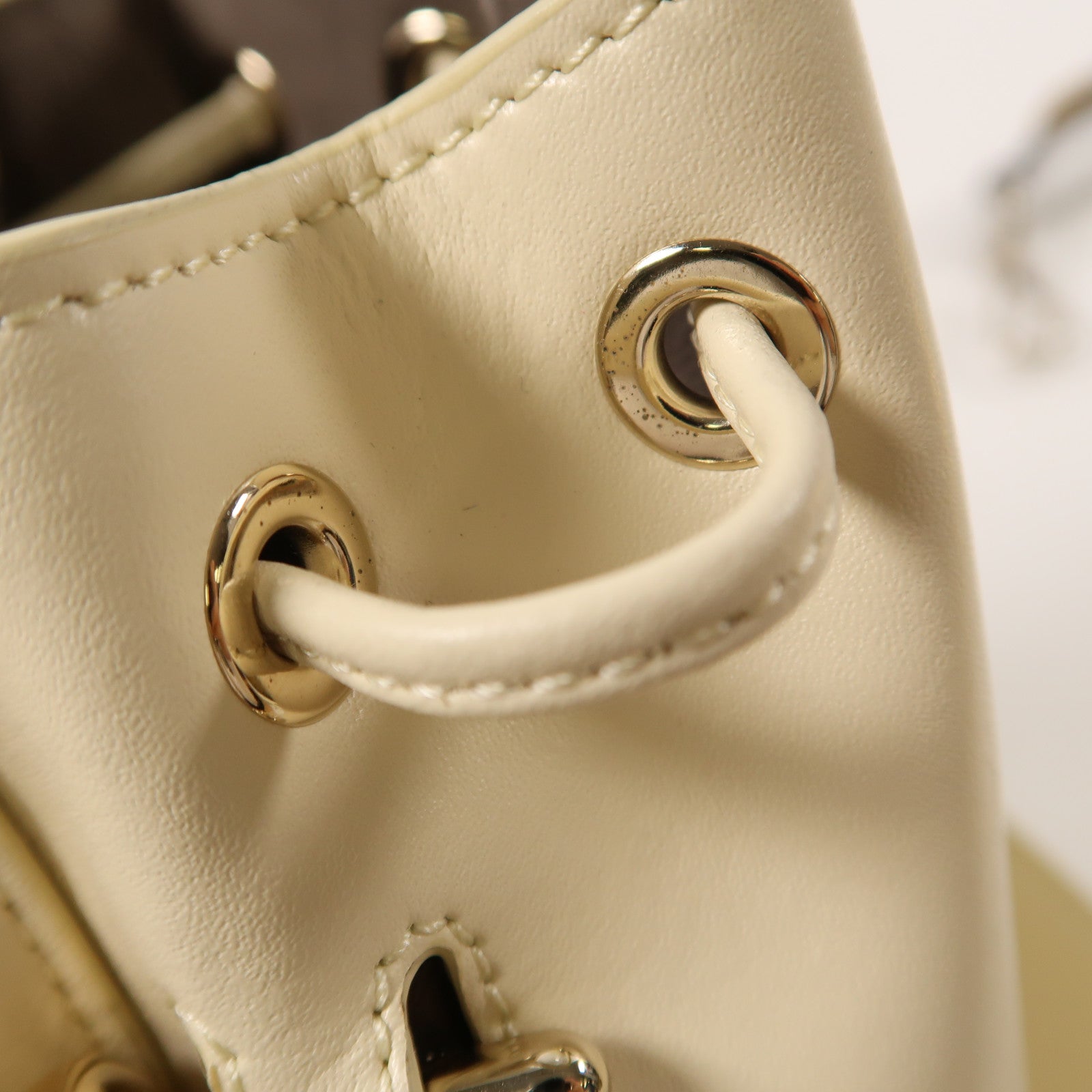 FENDI 牛皮皮革Mon Tresor金扣手挽肩背兩用袋白色