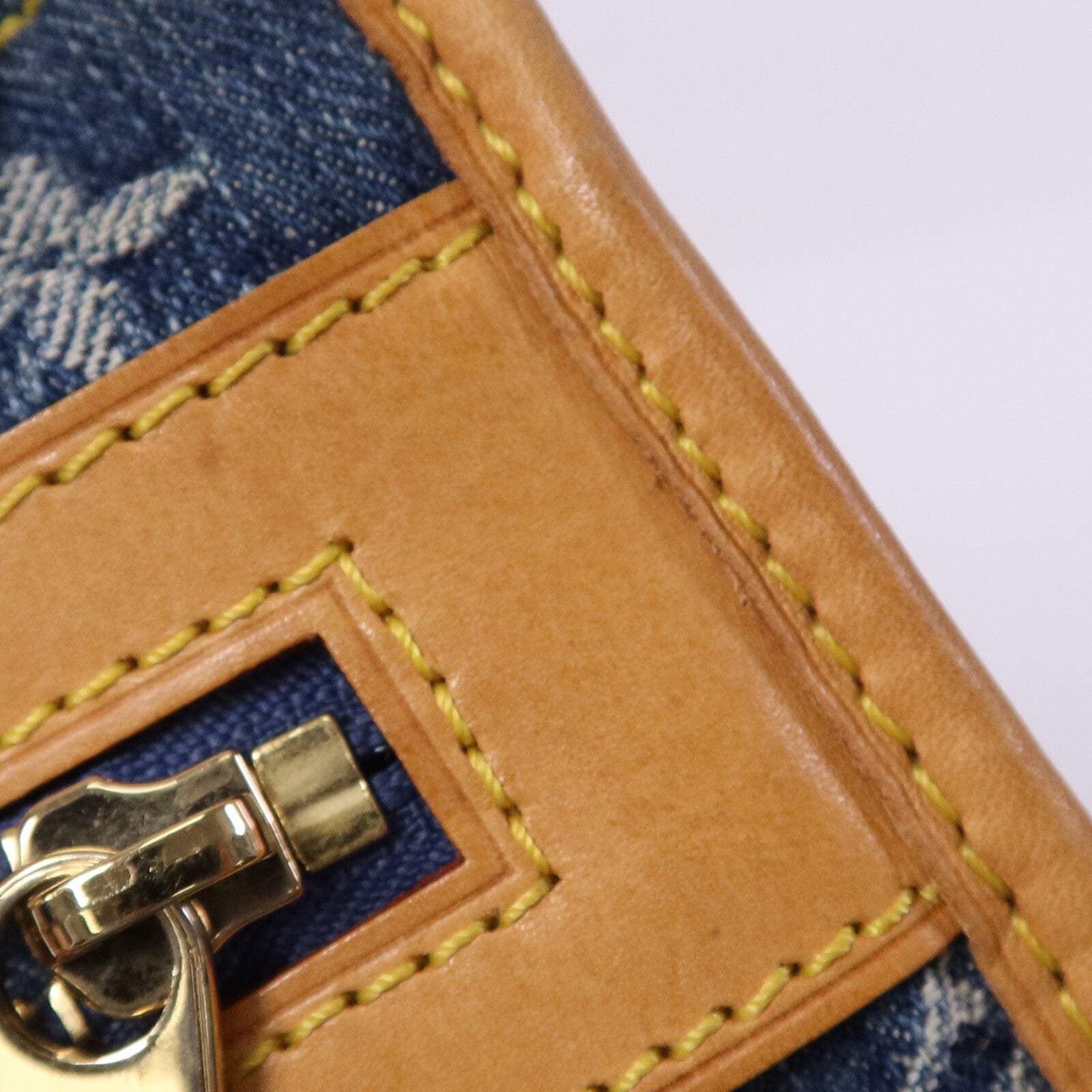 LOUIS VUITTON Monogram Denim Flat Shopper金扣手挽袋