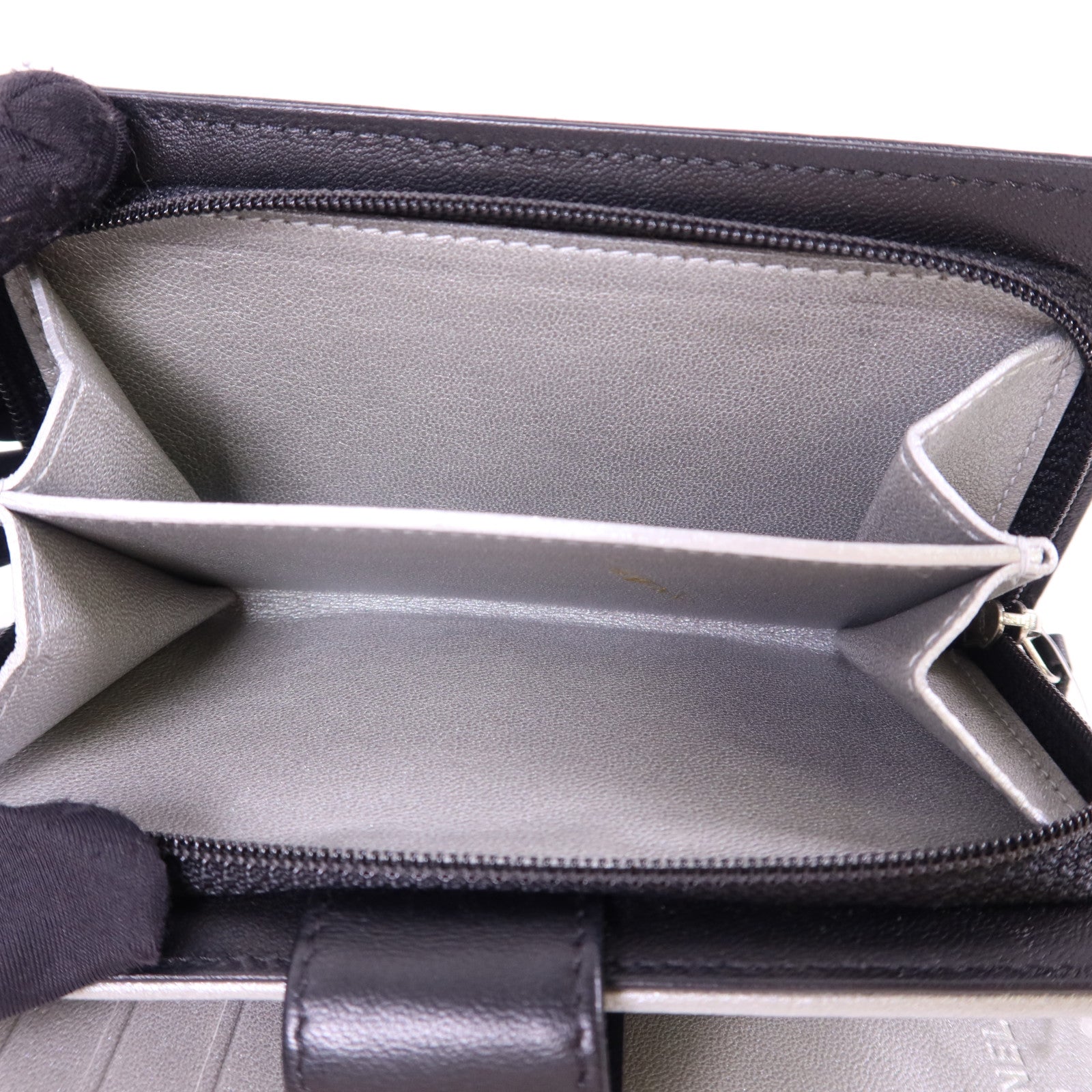 CHANEL 羊皮皮革Camellia Wallet銀扣錢包