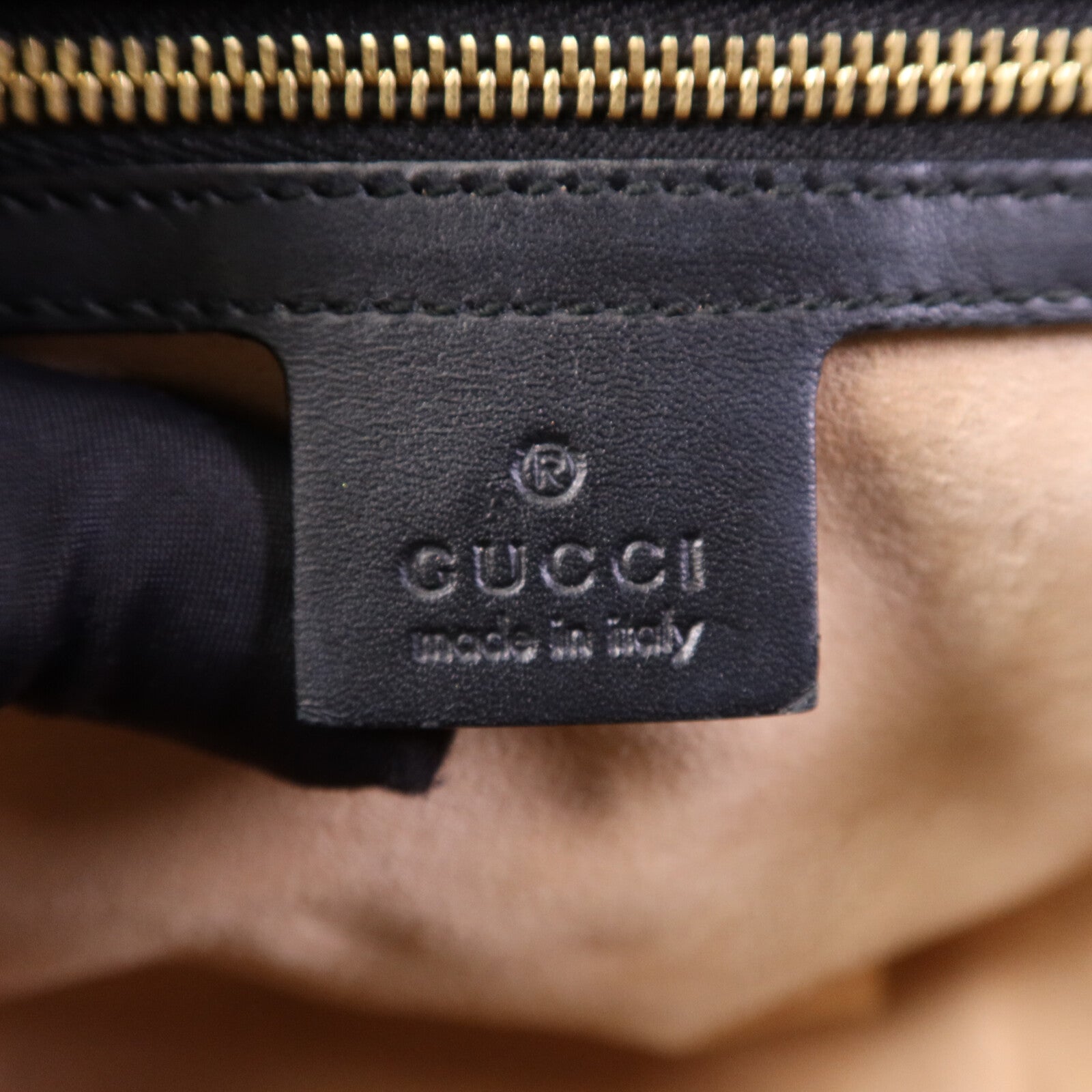 GUCCI 【激減優惠】牛皮皮革Padlock Medium金扣鏈帶肩背袋