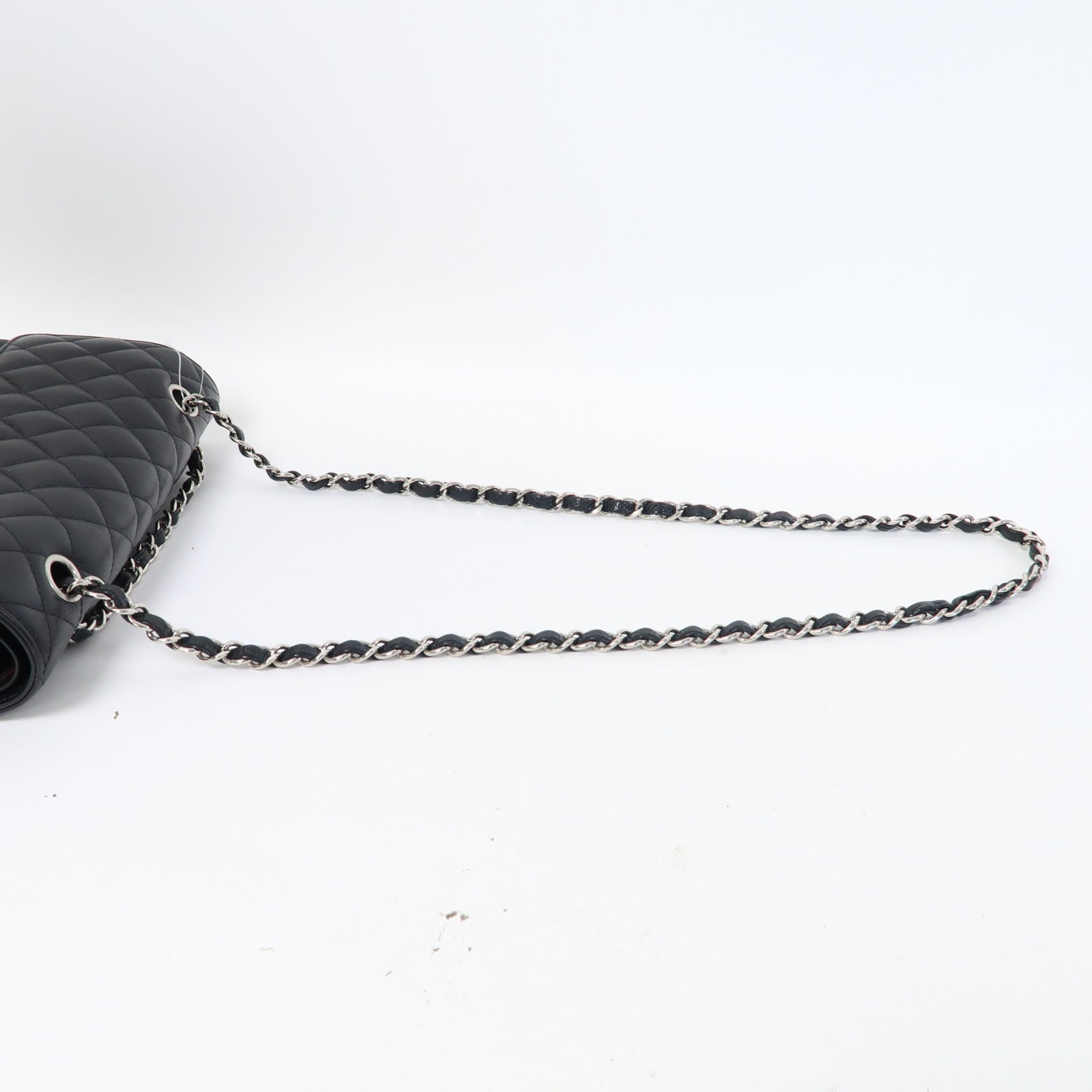 CHANEL 菱格Caviar皮革Classic 25銀扣肩背袋黑色