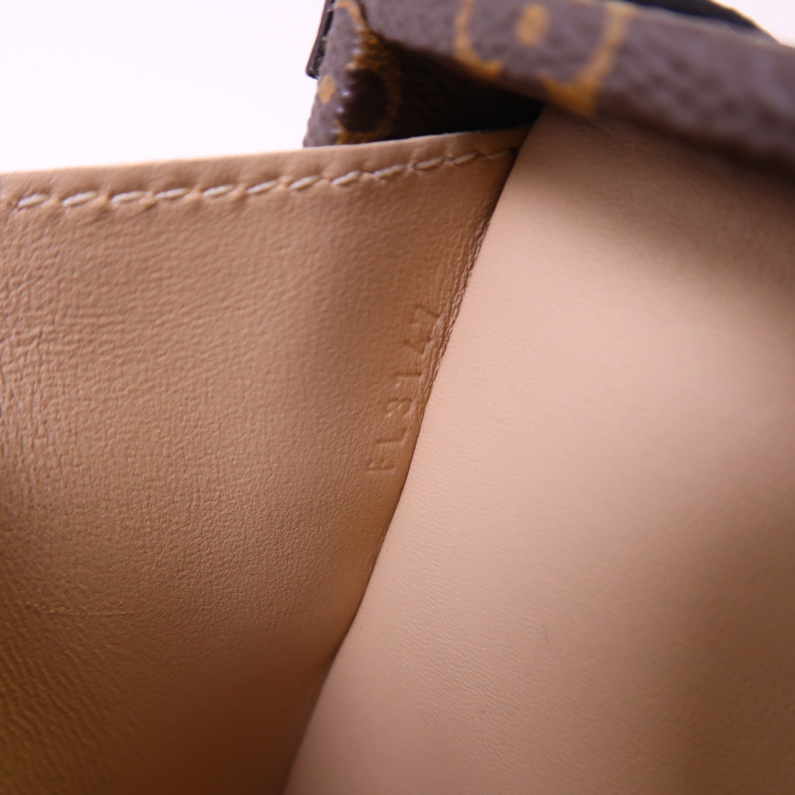 LOUIS VUITTON Monogram Petite Malle Shoulder Bag金扣肩背袋