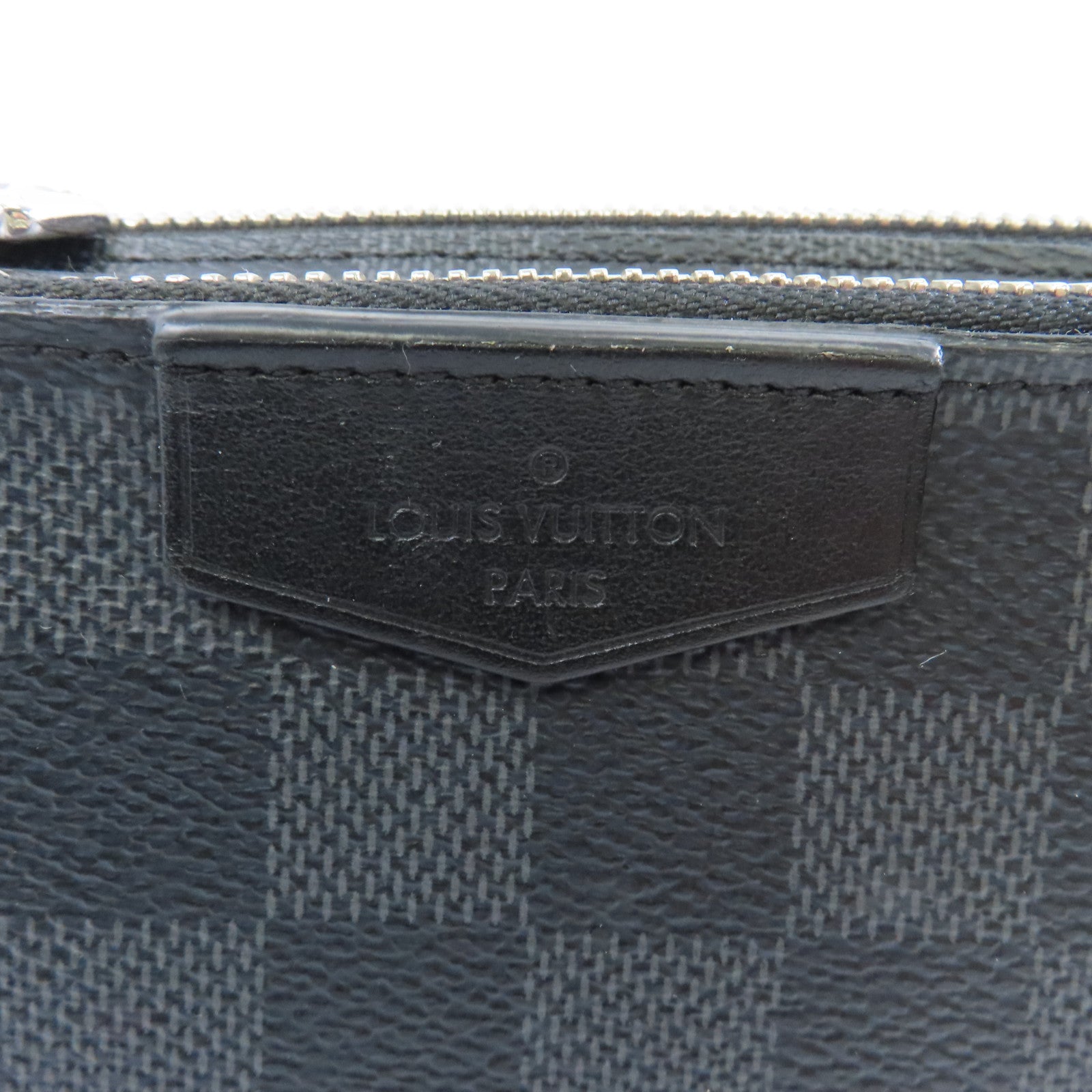 LOUIS VUITTON Damier Graphite Alpha Wearable Wallet銀扣肩背袋黑色
