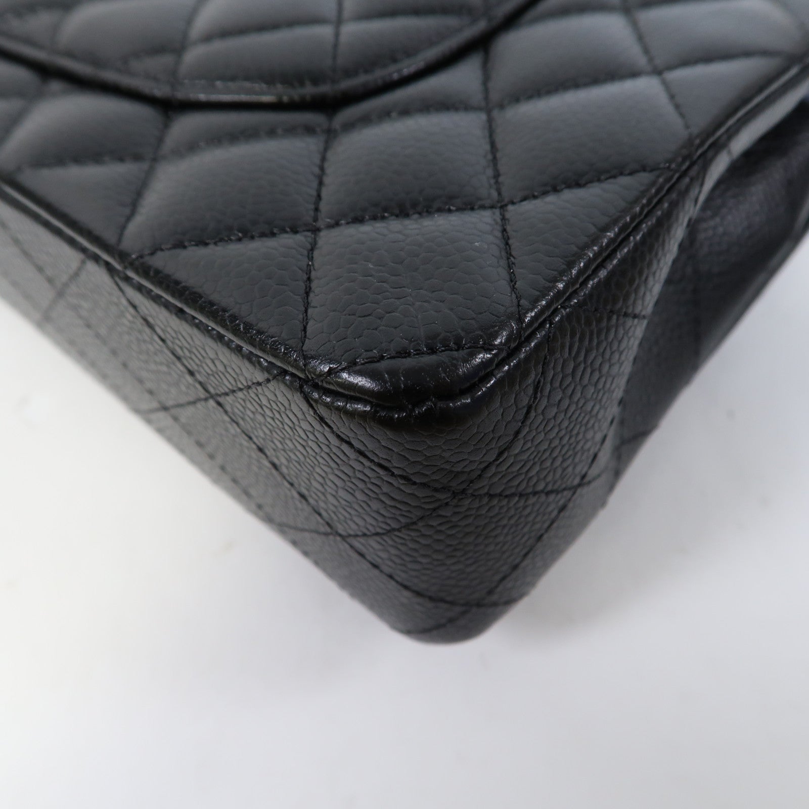 CHANEL 菱格Caviar皮革Classic 25銀扣肩背袋黑色
