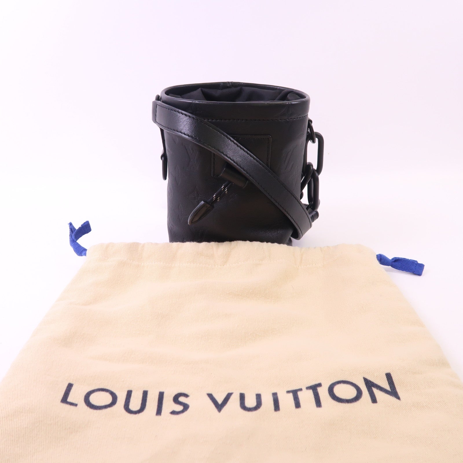 LOUIS VUITTON Monogram Shadow Chalk Nano肩背袋