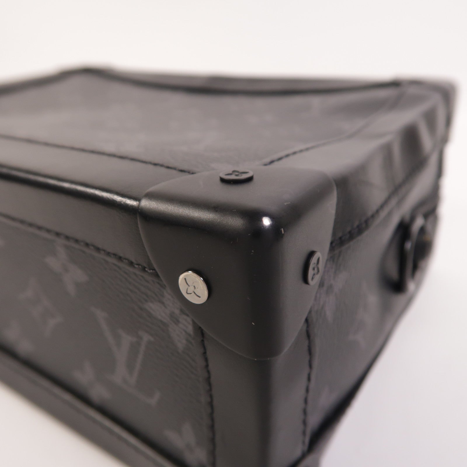 LOUIS VUITTON Monogram Eclipse Soft Trunk肩背袋