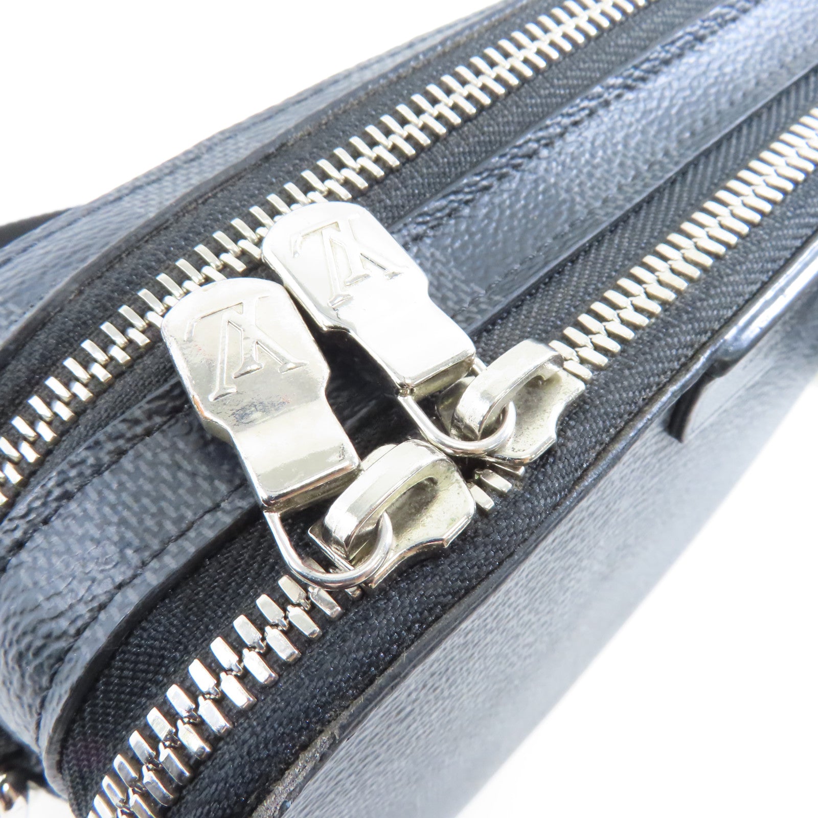 LOUIS VUITTON Damier Graphite Alpha Wearable Wallet銀扣肩背袋黑色