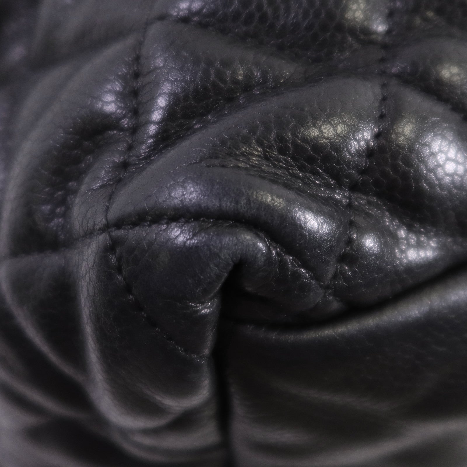 CHANEL 牛皮皮革Coco Cocoon銀扣肩背袋