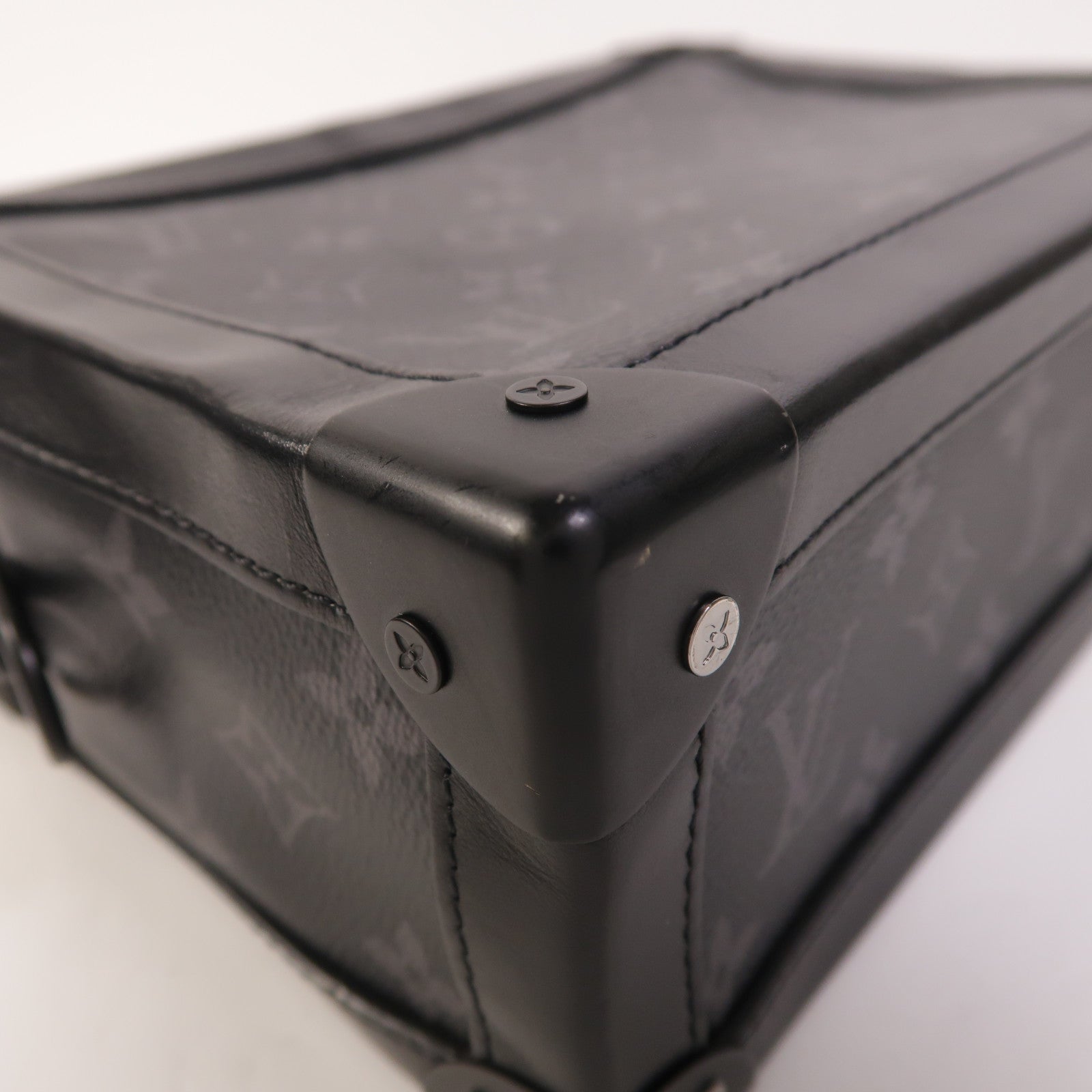 LOUIS VUITTON Monogram Eclipse Soft Trunk肩背袋