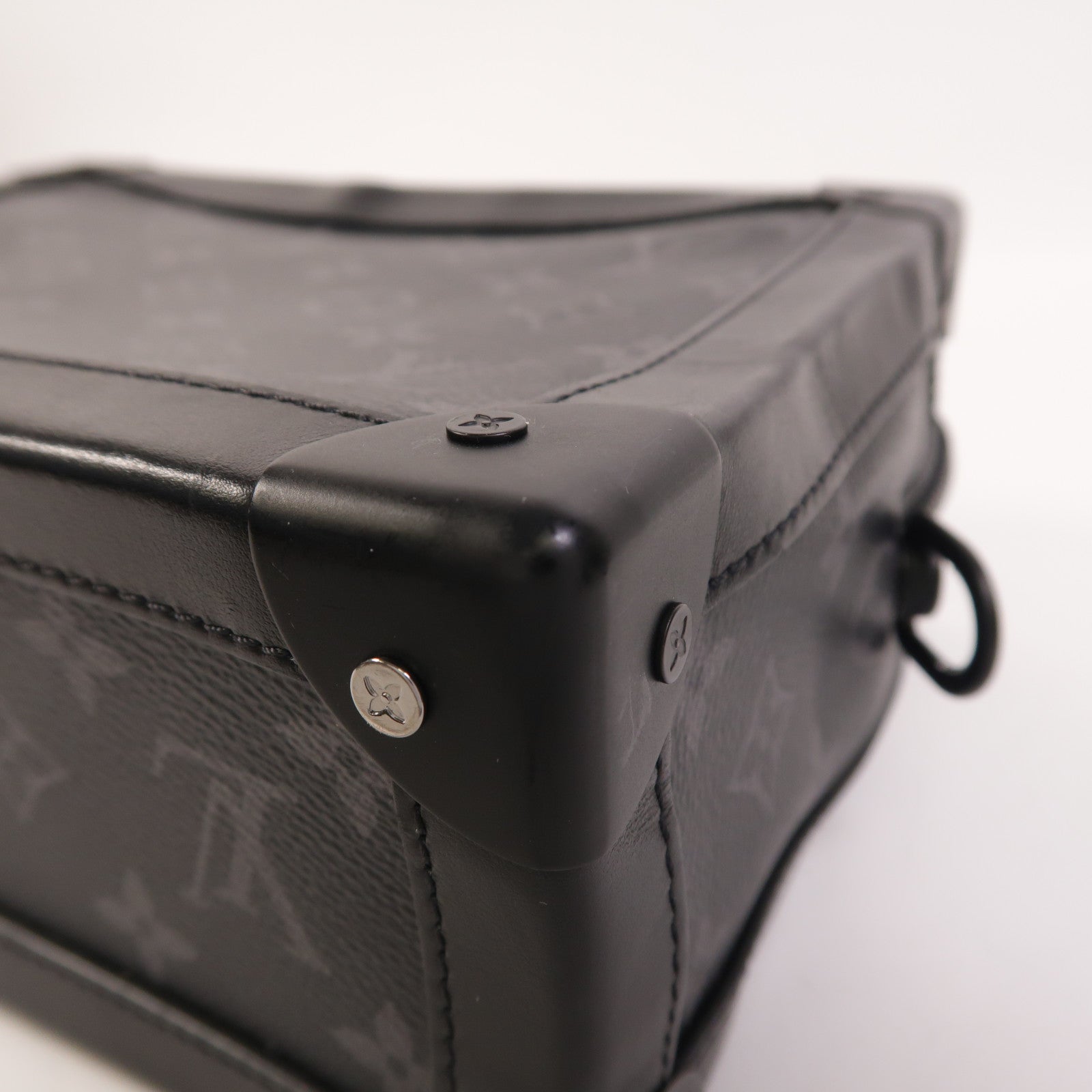 LOUIS VUITTON Monogram Eclipse Soft Trunk肩背袋