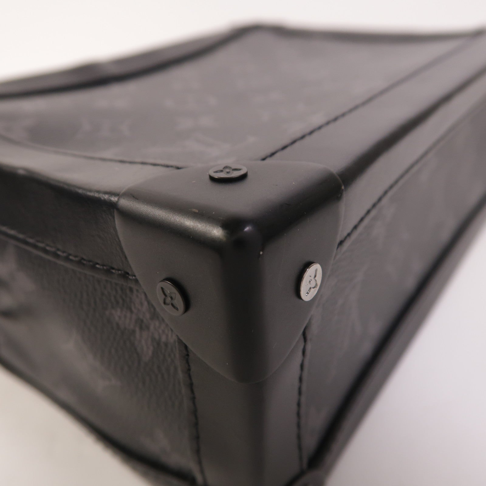 LOUIS VUITTON Monogram Eclipse Soft Trunk肩背袋