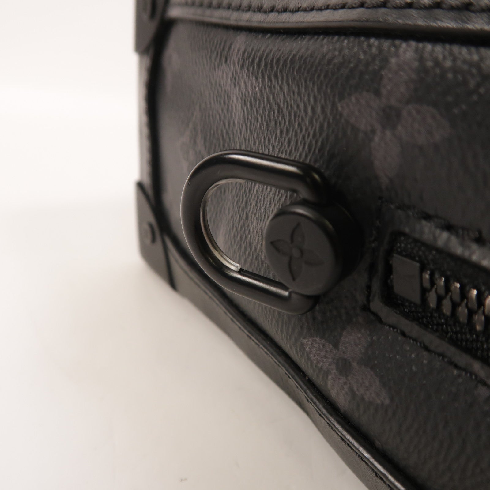 LOUIS VUITTON Monogram Eclipse Soft Trunk肩背袋