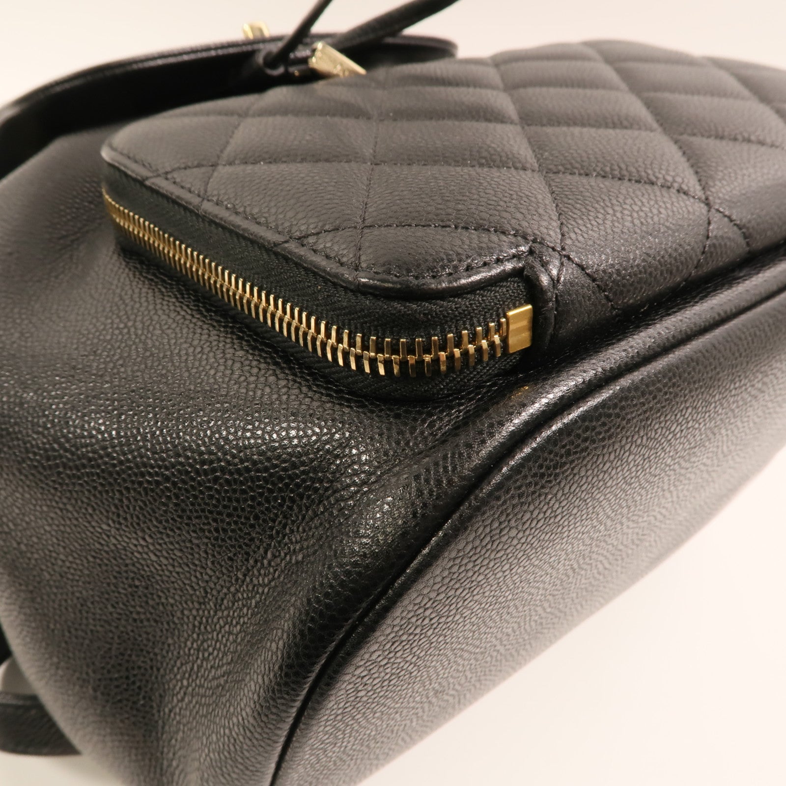 CHANEL 牛皮皮革Affinity Backpack金扣鏈帶背包