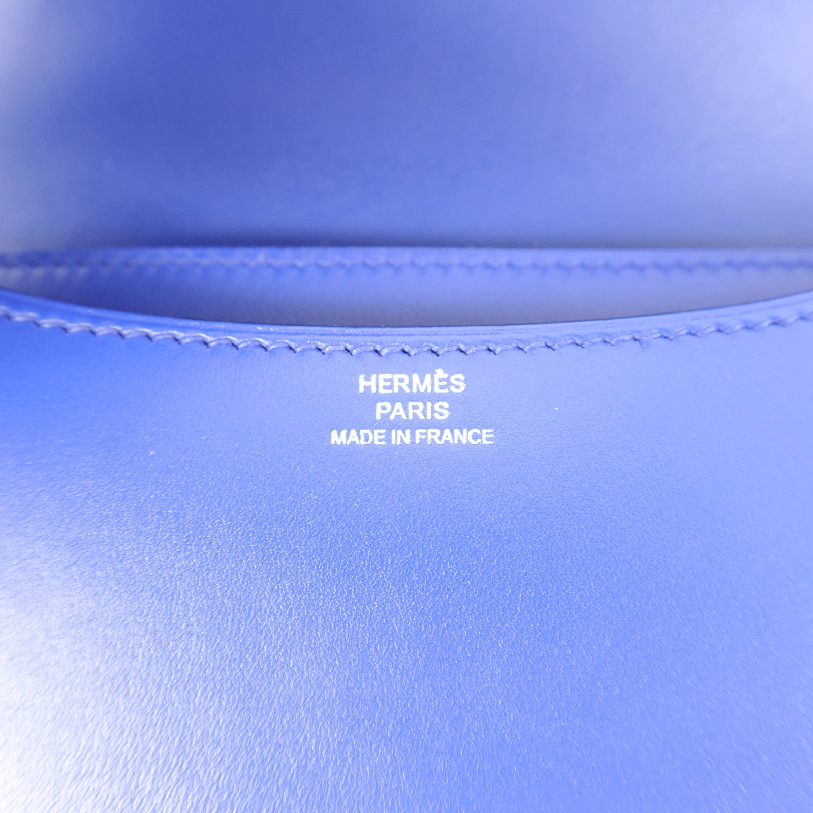 HERMES Tadelakt皮革Constance Mini肩背袋Bleu Electrique