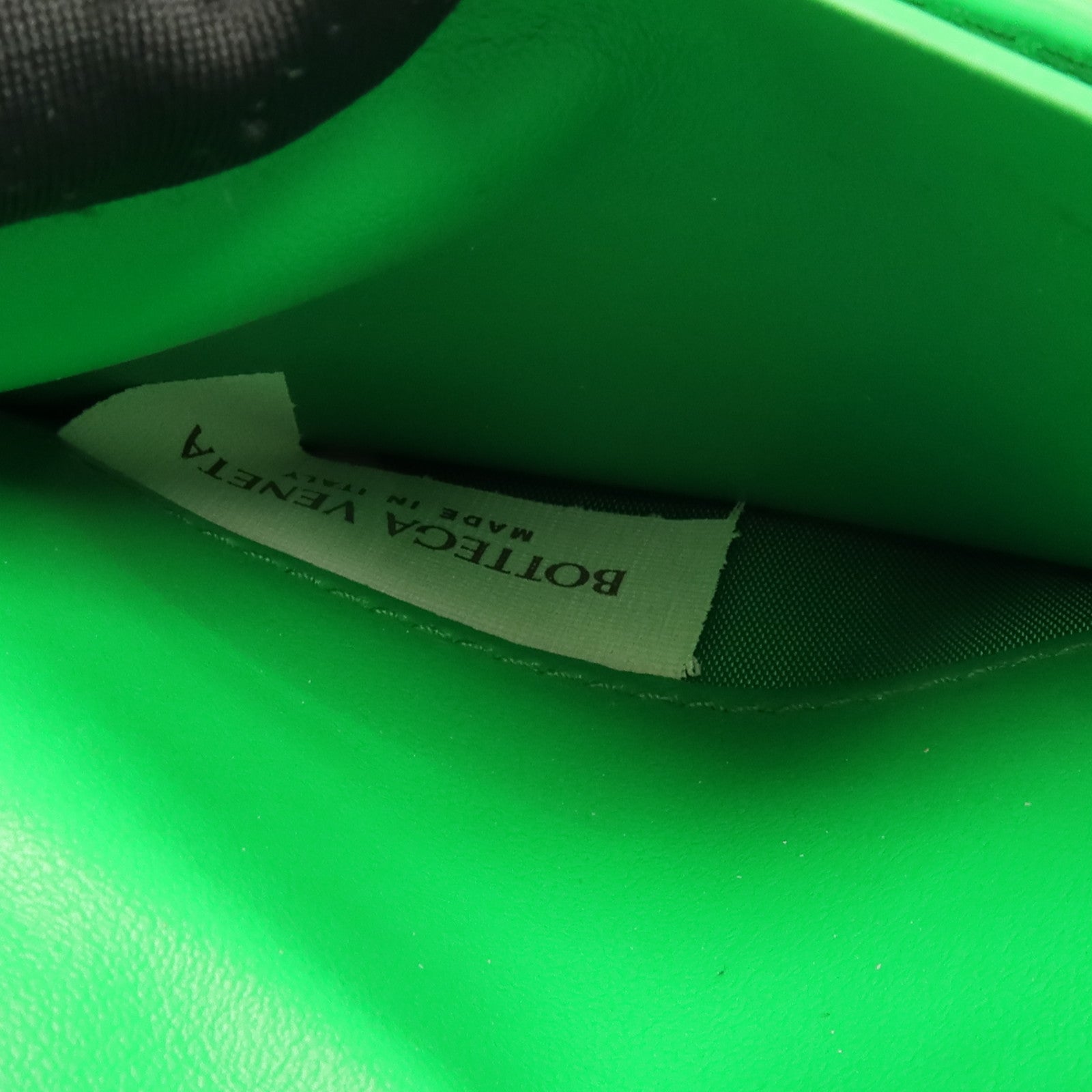 BOTTEGA VENETA 羊皮皮革Wallet金扣錢包