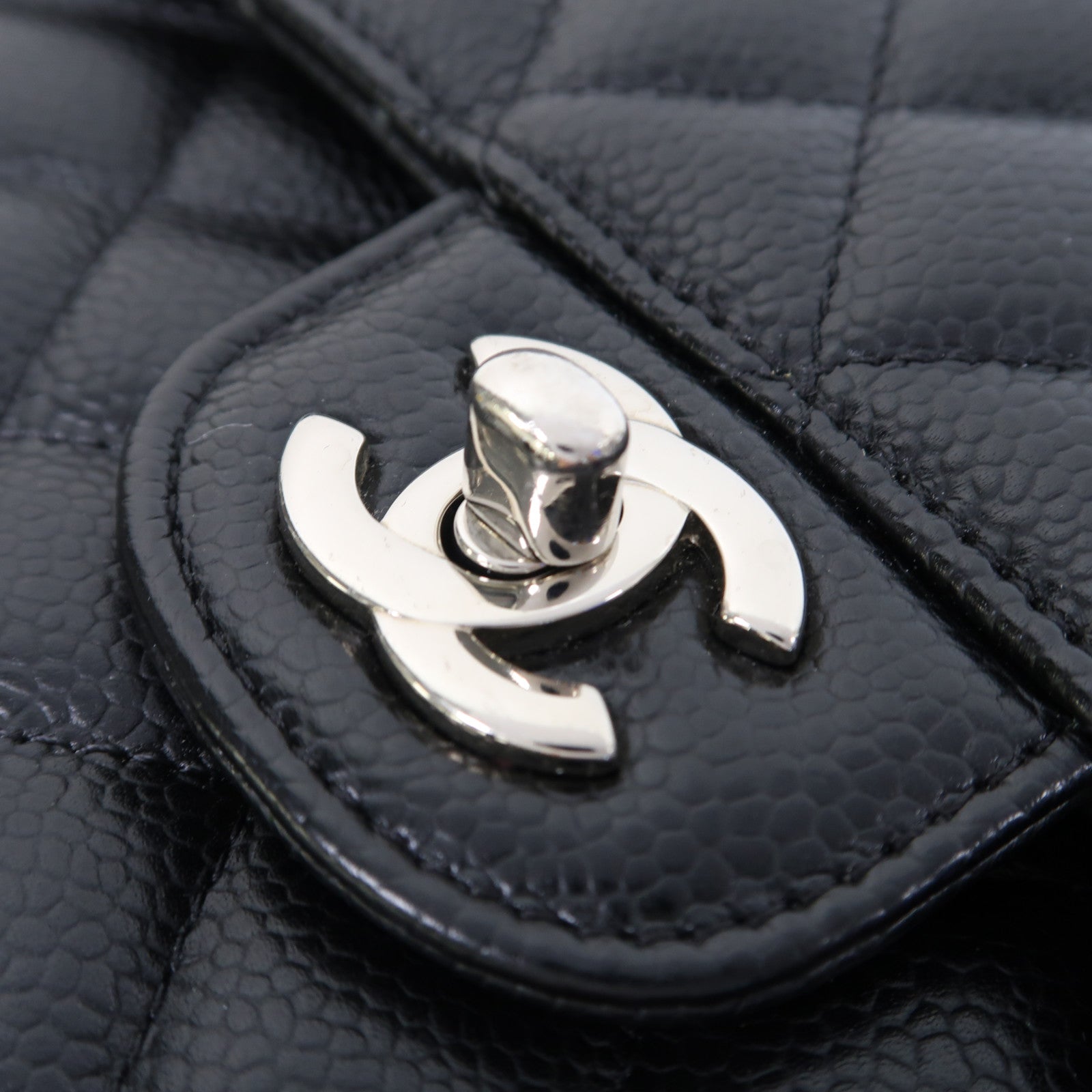 CHANEL 菱格Caviar皮革Classic 25銀扣肩背袋黑色