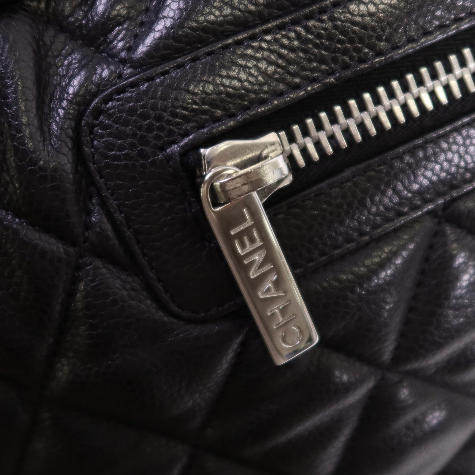 CHANEL 牛皮皮革Coco Cocoon銀扣肩背袋