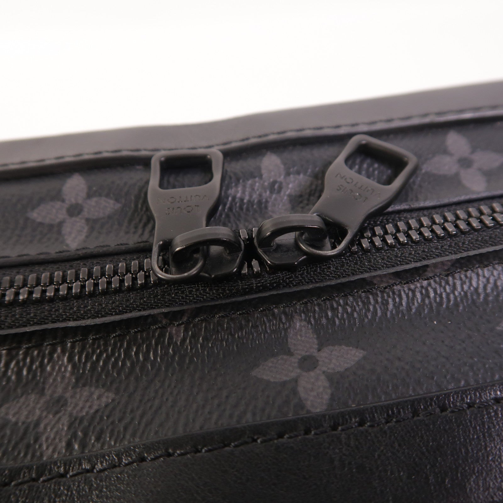 LOUIS VUITTON Monogram Eclipse Soft Trunk肩背袋
