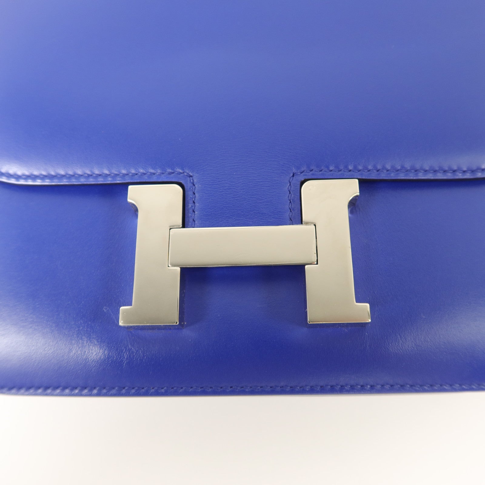 HERMES Tadelakt皮革Constance Mini肩背袋Bleu Electrique