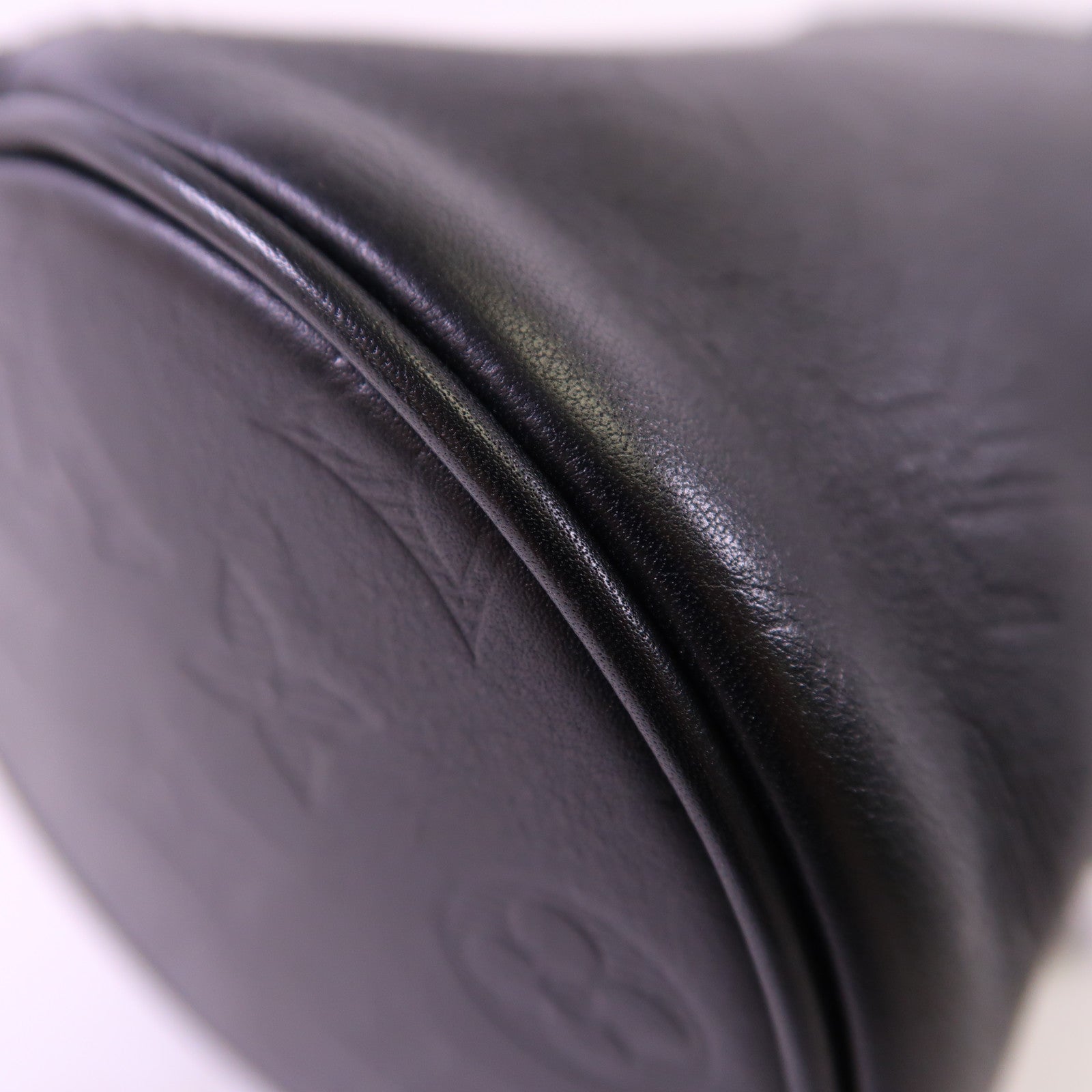 LOUIS VUITTON Monogram Shadow Chalk Nano肩背袋