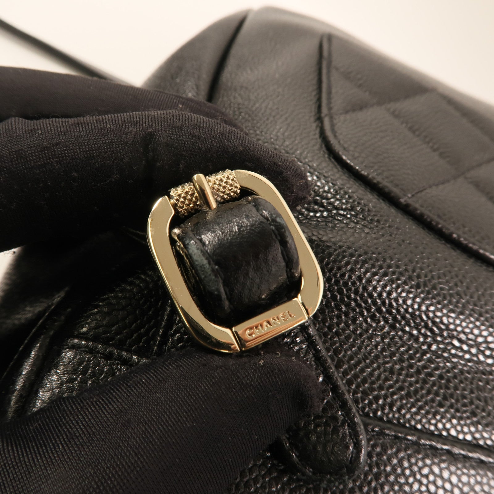 CHANEL 牛皮皮革Affinity Backpack金扣鏈帶背包