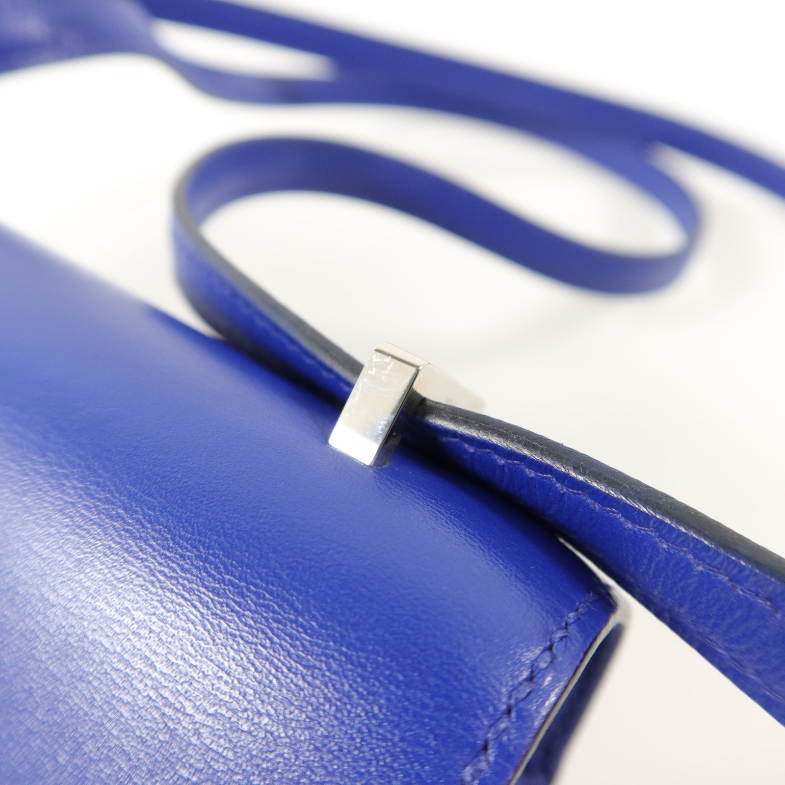 HERMES Tadelakt皮革Constance Mini肩背袋Bleu Electrique