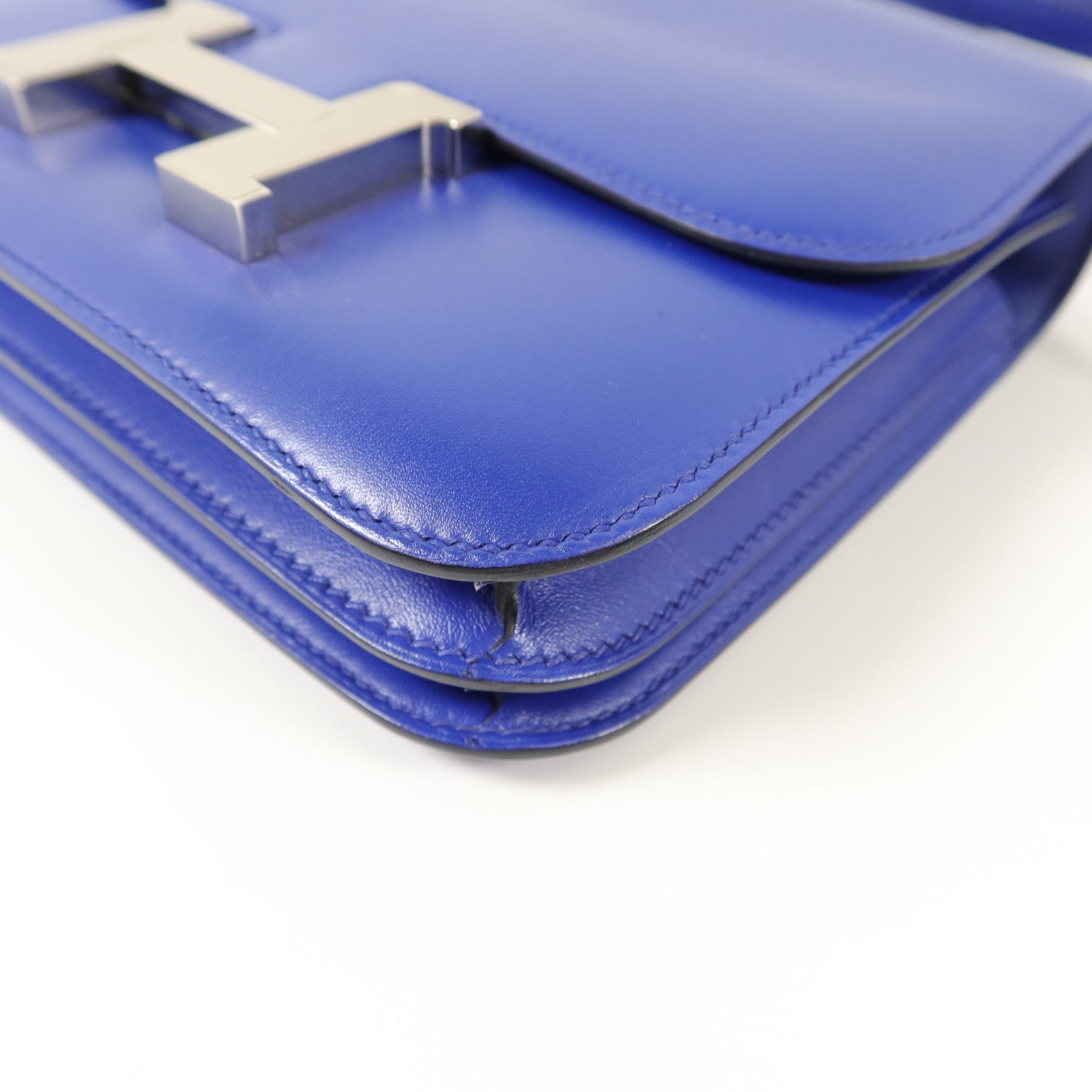 HERMES Tadelakt皮革Constance Mini肩背袋Bleu Electrique