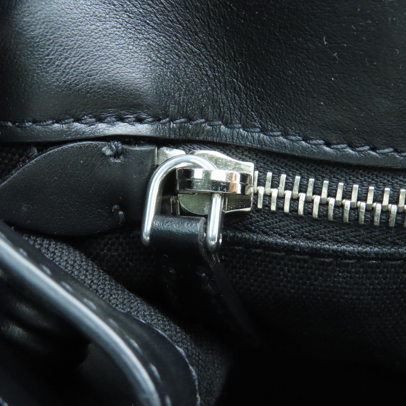 Miu Miu 牛皮皮革2way Shoulder Bag银扣手挽肩背两用袋黑色