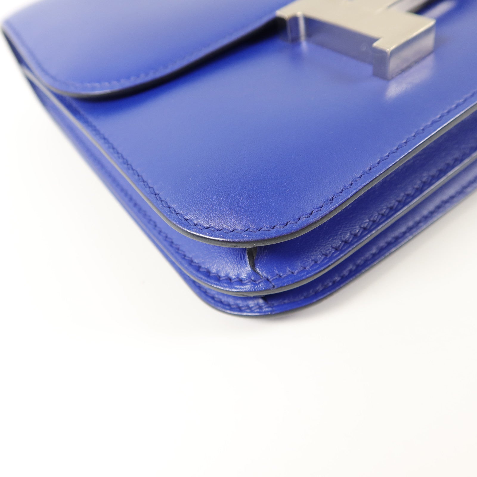 HERMES Tadelakt皮革Constance Mini肩背袋Bleu Electrique