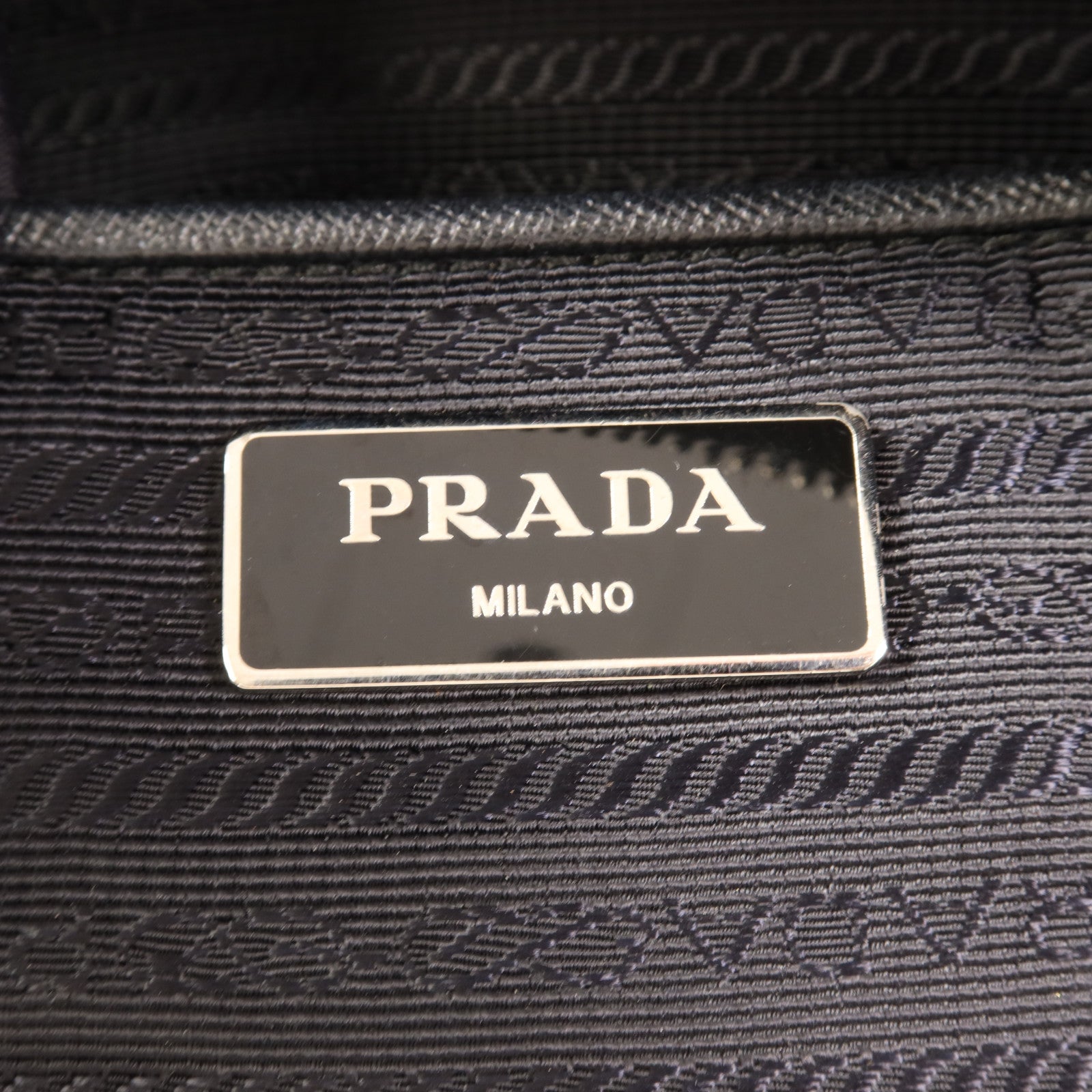 PRADA 尼龍Chain Shoulder銀扣鏈帶肩背袋