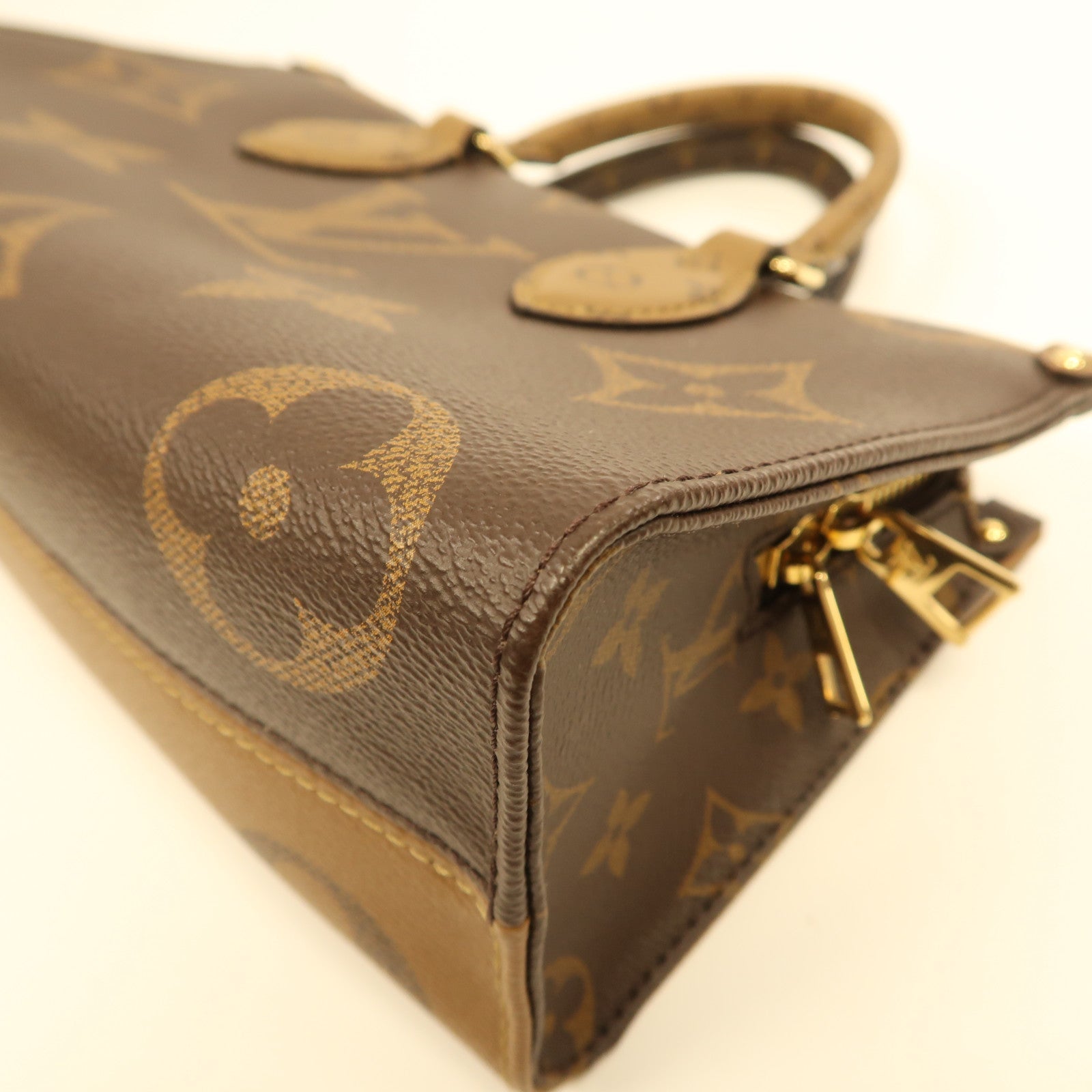 LOUIS VUITTON Monogram On The Go Eastwest金扣手挽肩背兩用袋啡色