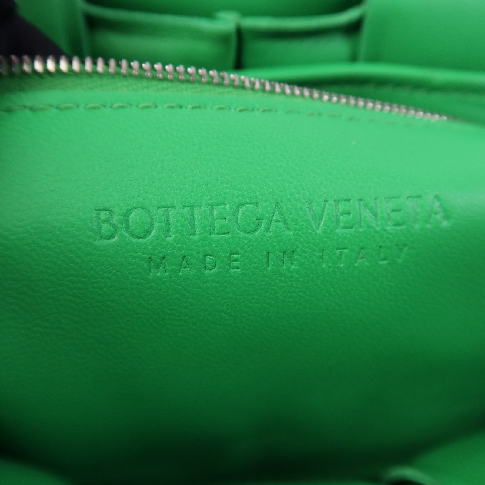 BOTTEGA VENETA 牛皮皮革Casstte Padded銀扣肩背袋