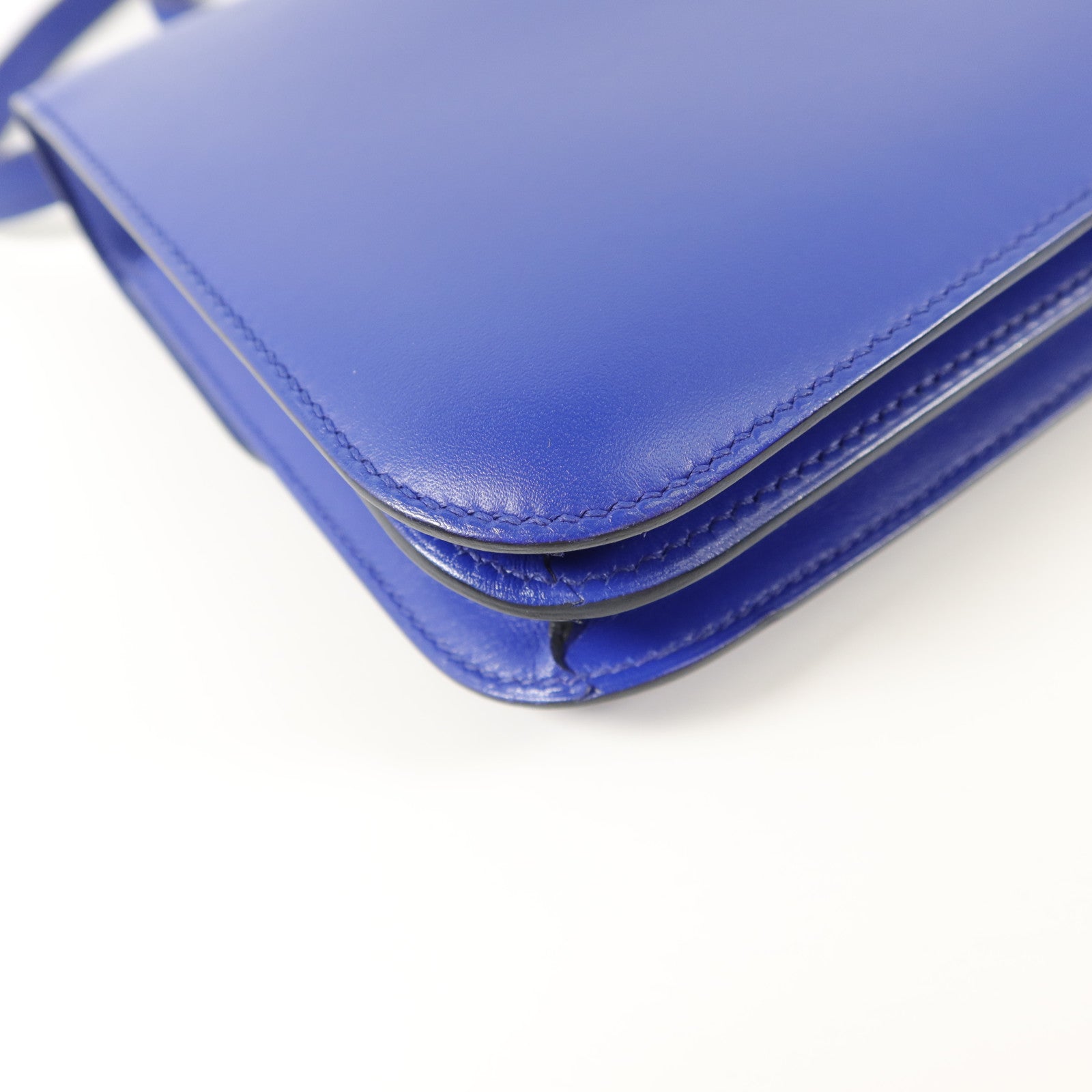 HERMES Tadelakt皮革Constance Mini肩背袋Bleu Electrique