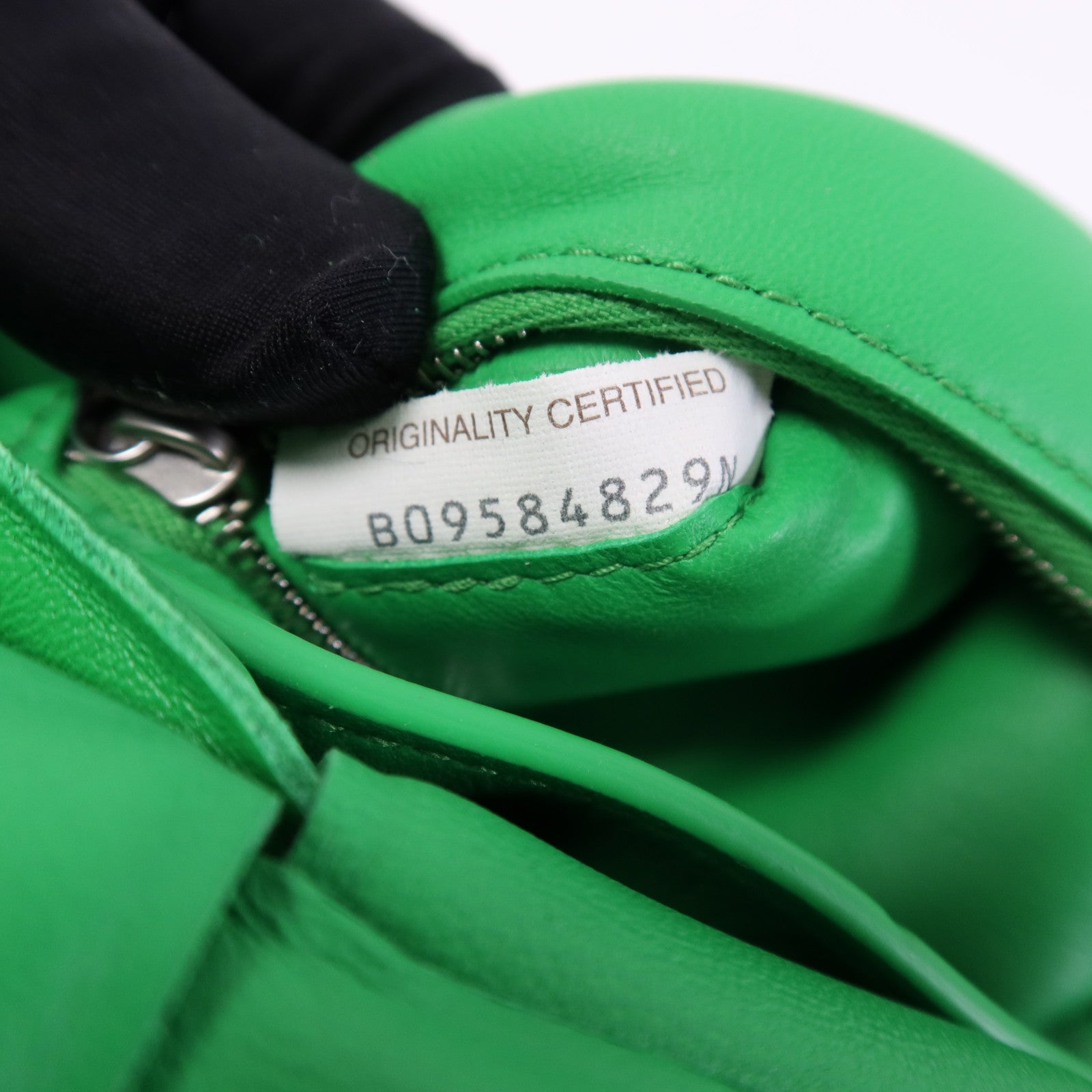 BOTTEGA VENETA 牛皮皮革Casstte Padded銀扣肩背袋