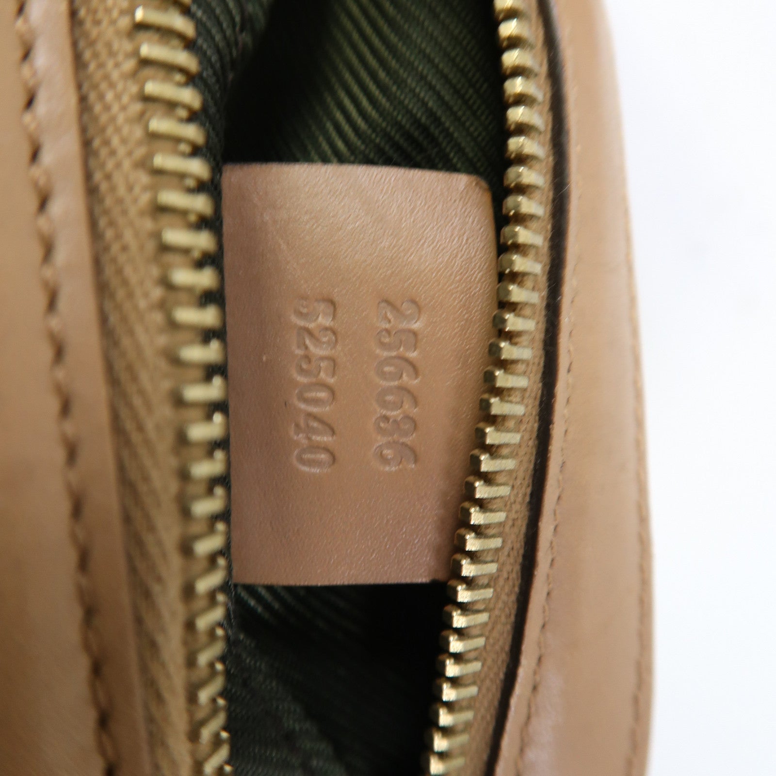 GUCCI 帆布Pouch金扣手拿包米色