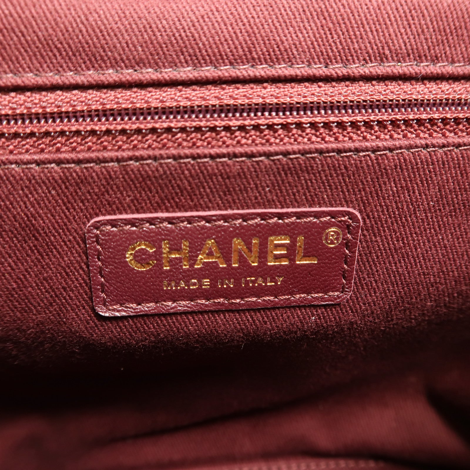 CHANEL 牛皮皮革Affinity Backpack金扣鏈帶背包