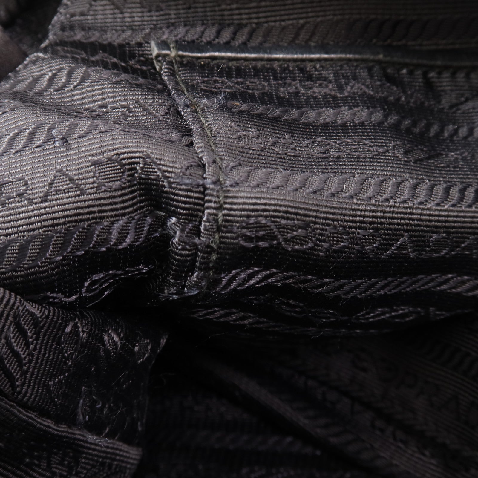 PRADA 尼龍Chain Shoulder銀扣鏈帶肩背袋