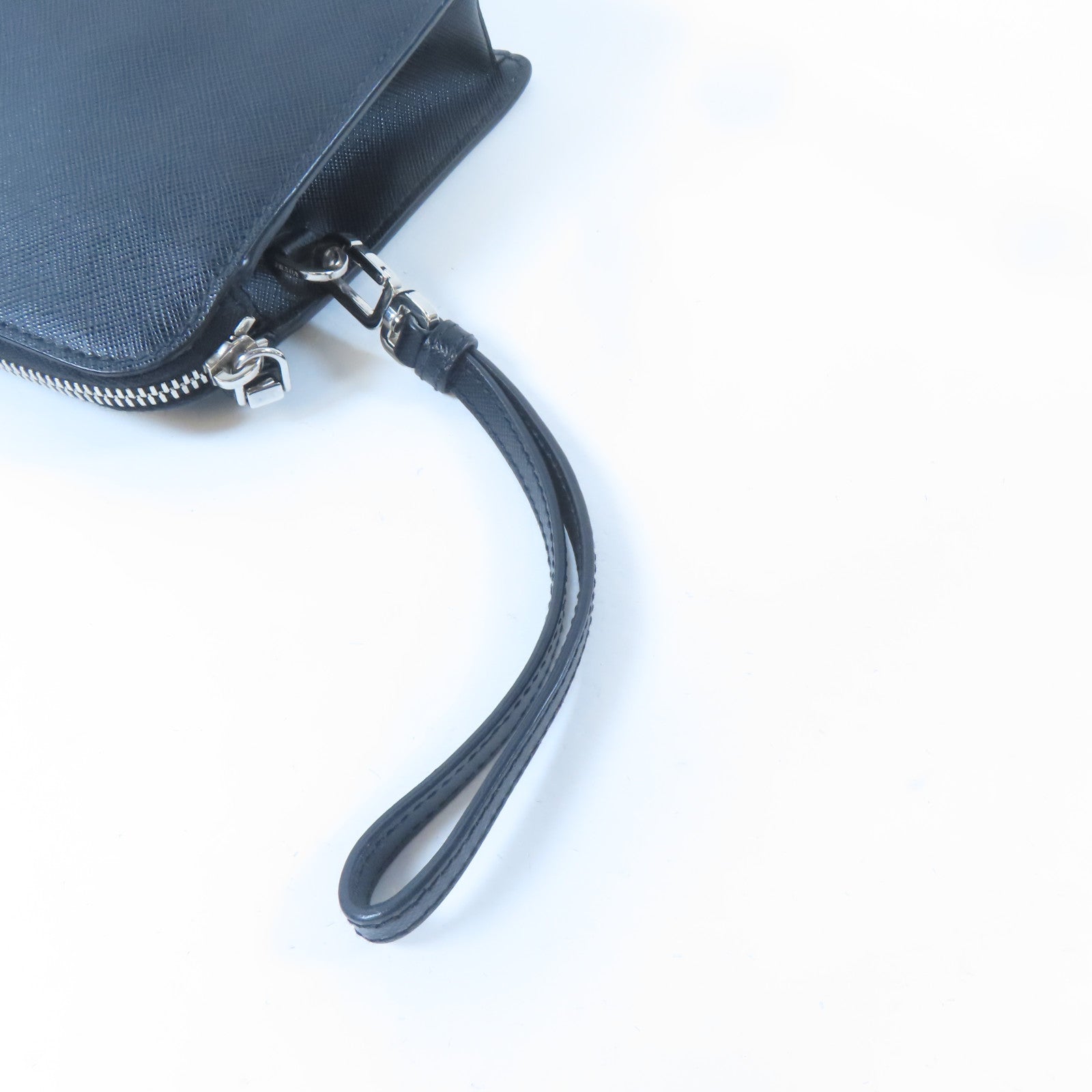 PRADA 牛皮皮革Travel Clutch銀扣手拿包黑色