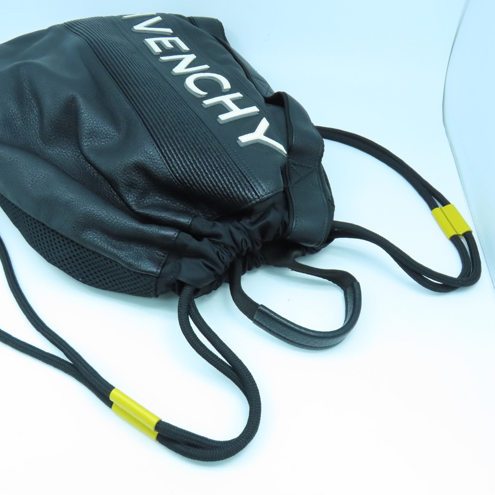 GIVENCHY 【激減優惠】牛皮皮革/尼龍Backpack銀扣背包黑色