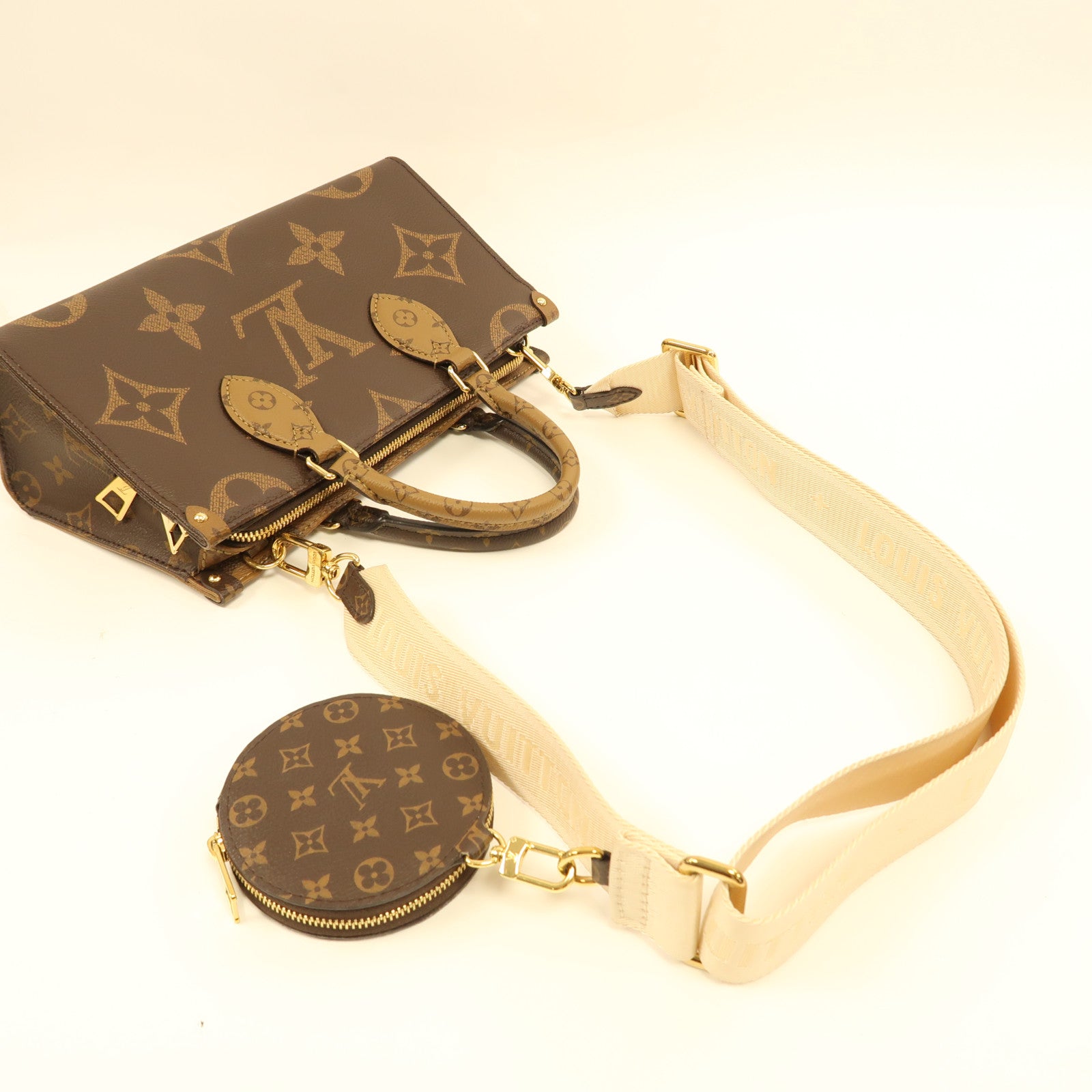 LOUIS VUITTON Monogram On The Go Eastwest金扣手挽肩背兩用袋啡色