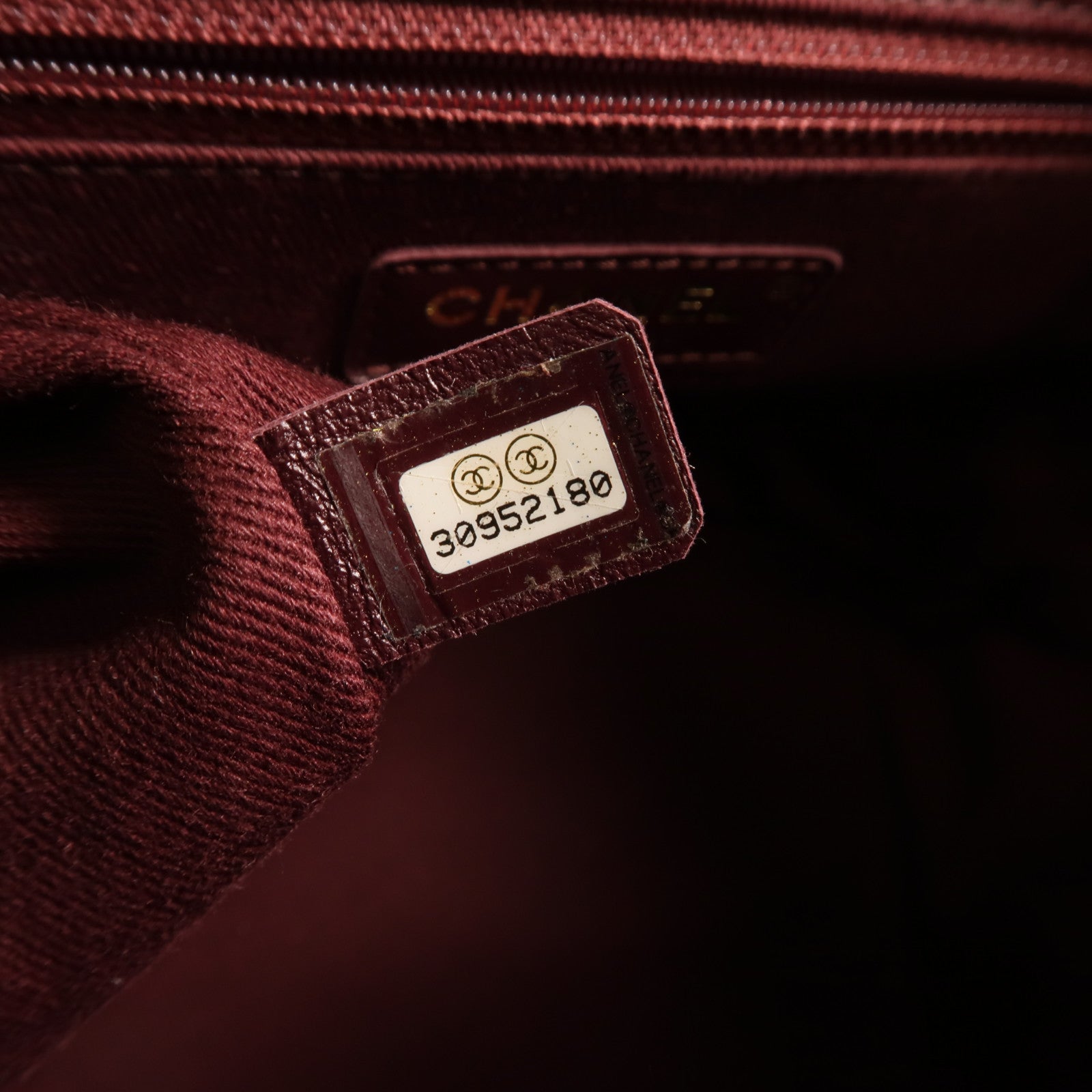 CHANEL 牛皮皮革Affinity Backpack金扣鏈帶背包