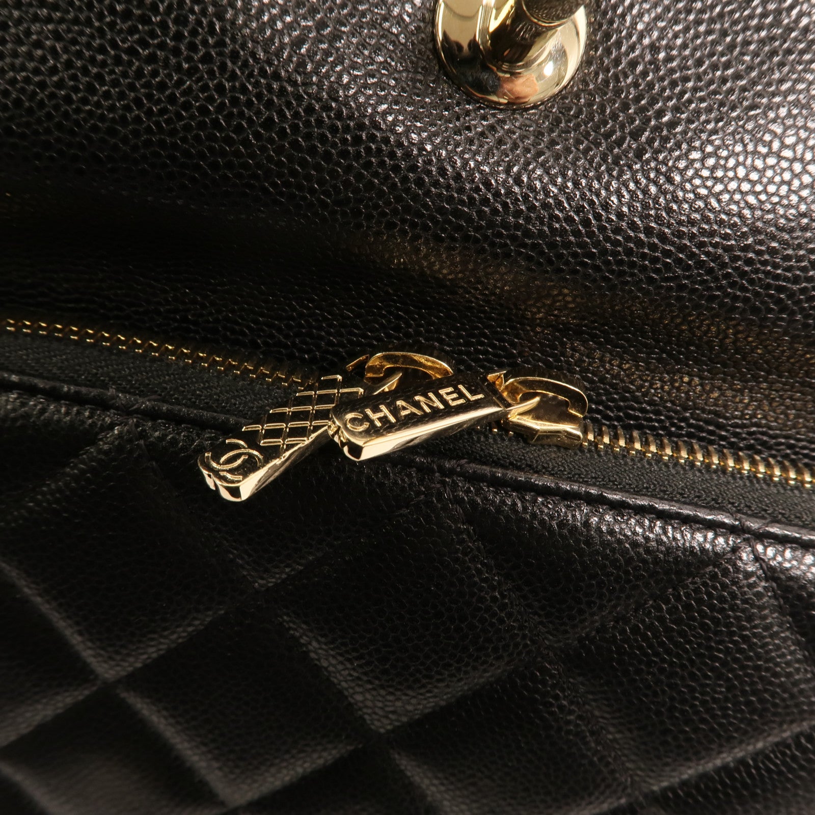 CHANEL 牛皮皮革Affinity Backpack金扣鏈帶背包