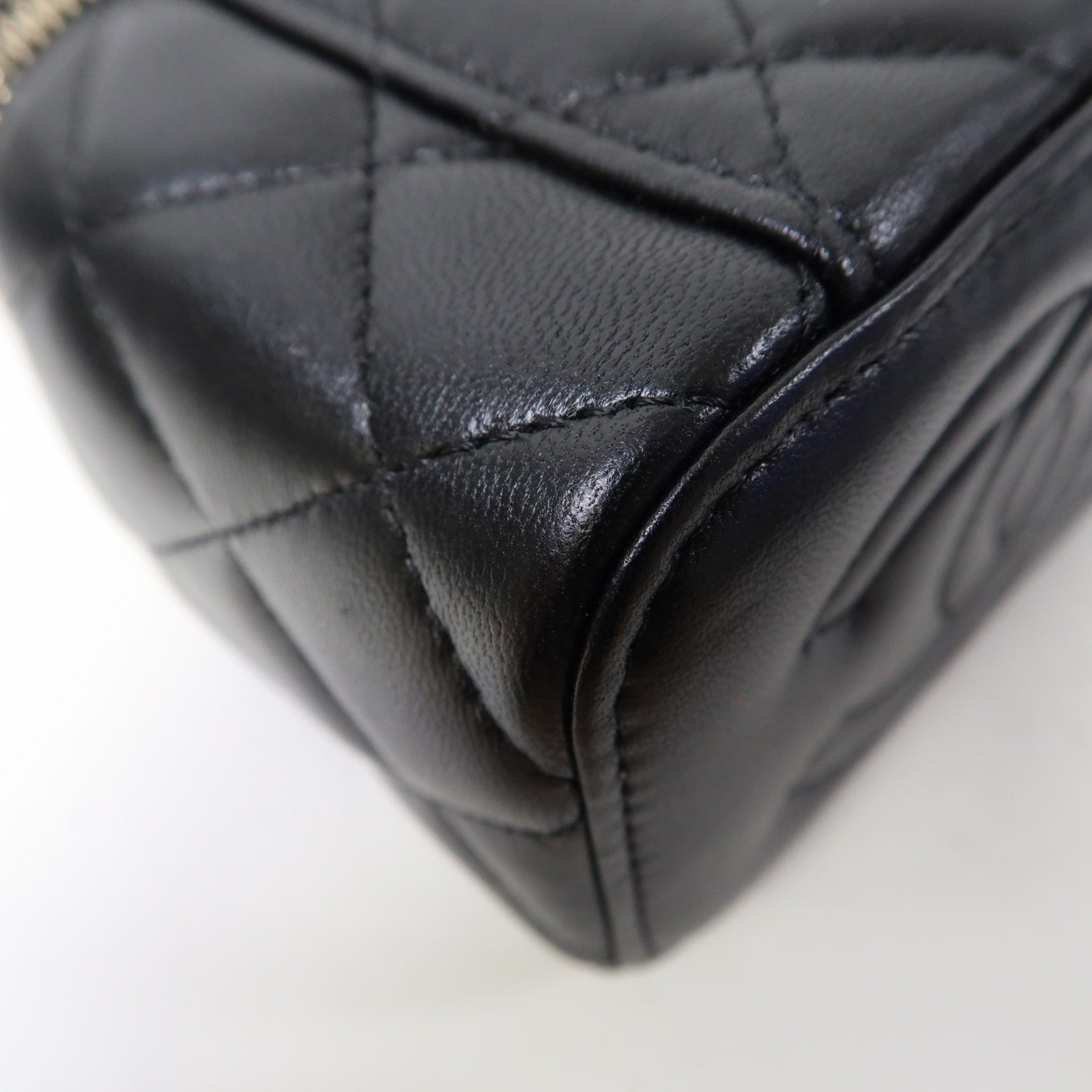 CHANEL 菱格羊皮皮革Vanity Case銀扣鏈帶肩背袋黑色